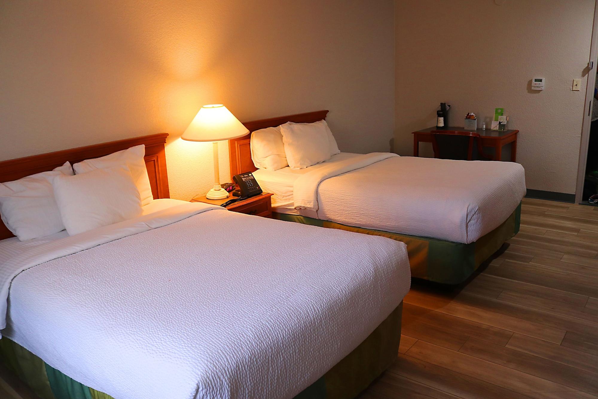 La Quinta By Wyndham Airport Area Hotel