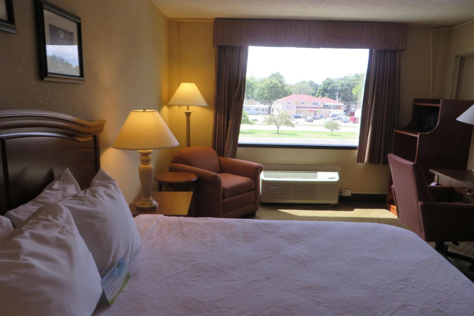 Days By Wyndham Airport Hotel