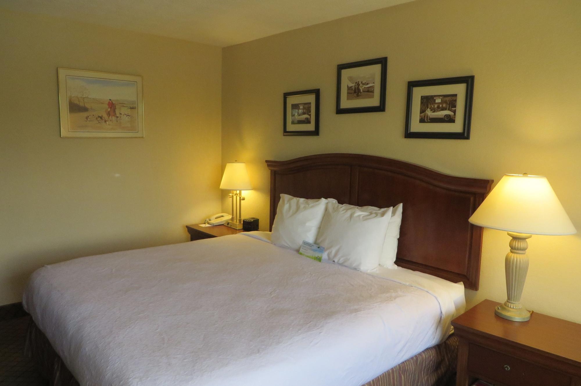 Days By Wyndham Airport 3*