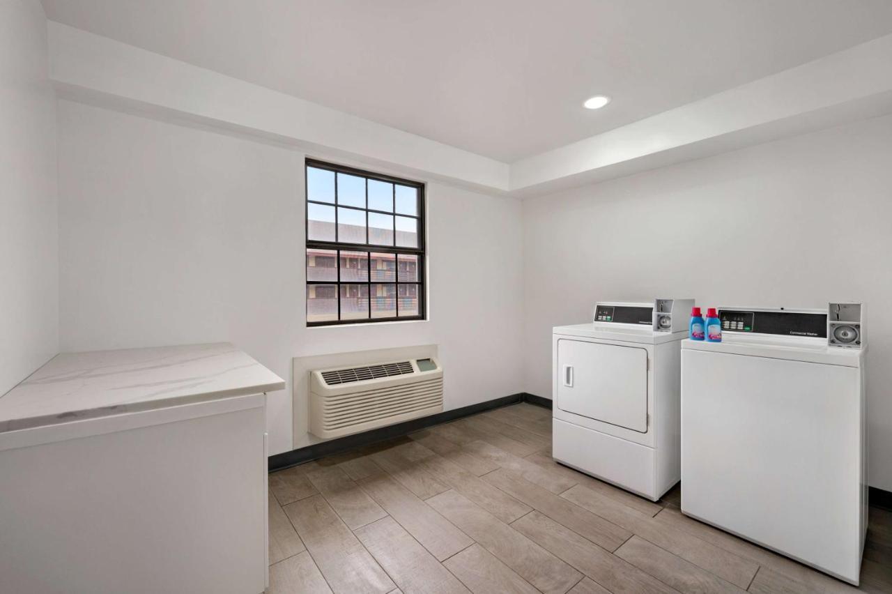 Hotel La Quinta By Wyndham Airport Area