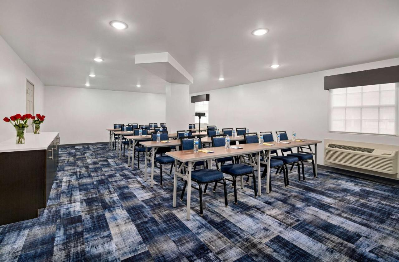 Hotel La Quinta By Wyndham Airport Area