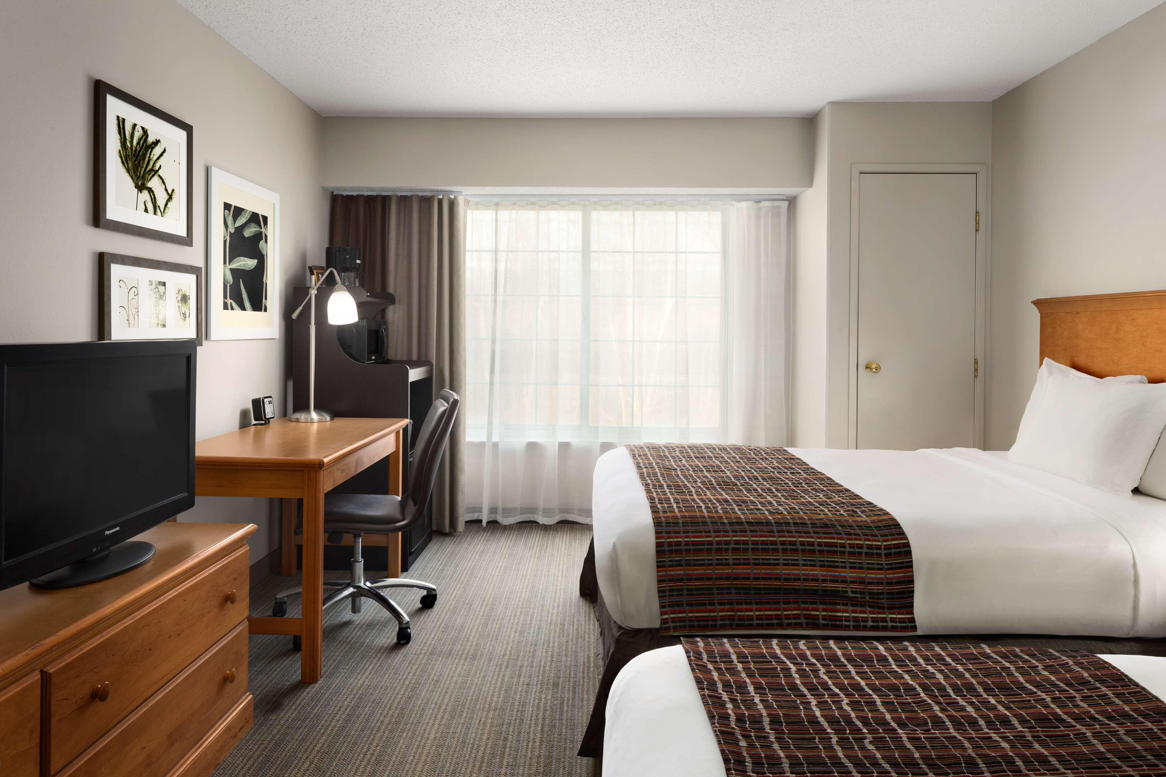 Hotel Country & By Radisson, Airport, Oh