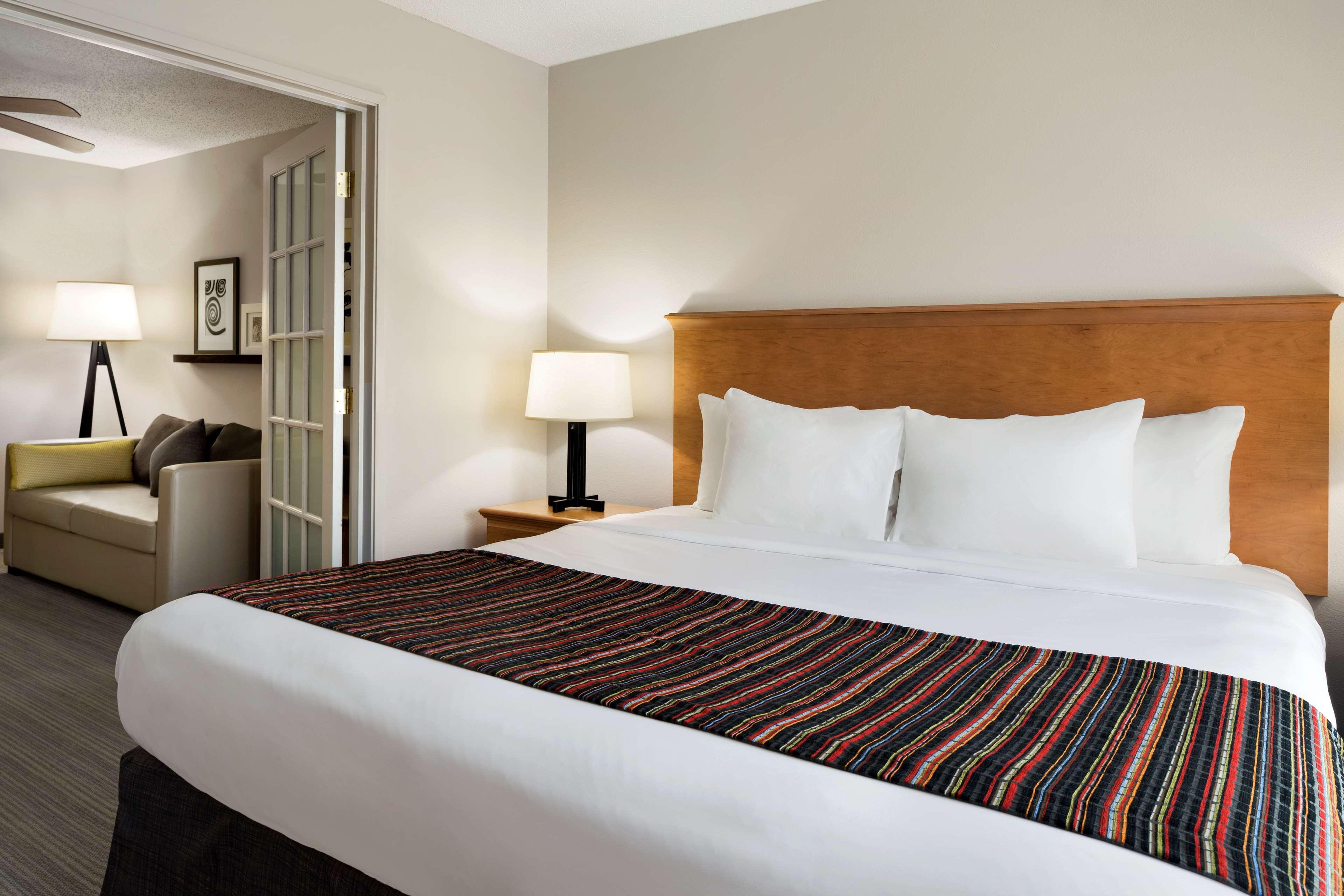 Country & By Radisson, Airport, Oh Hotel 3*