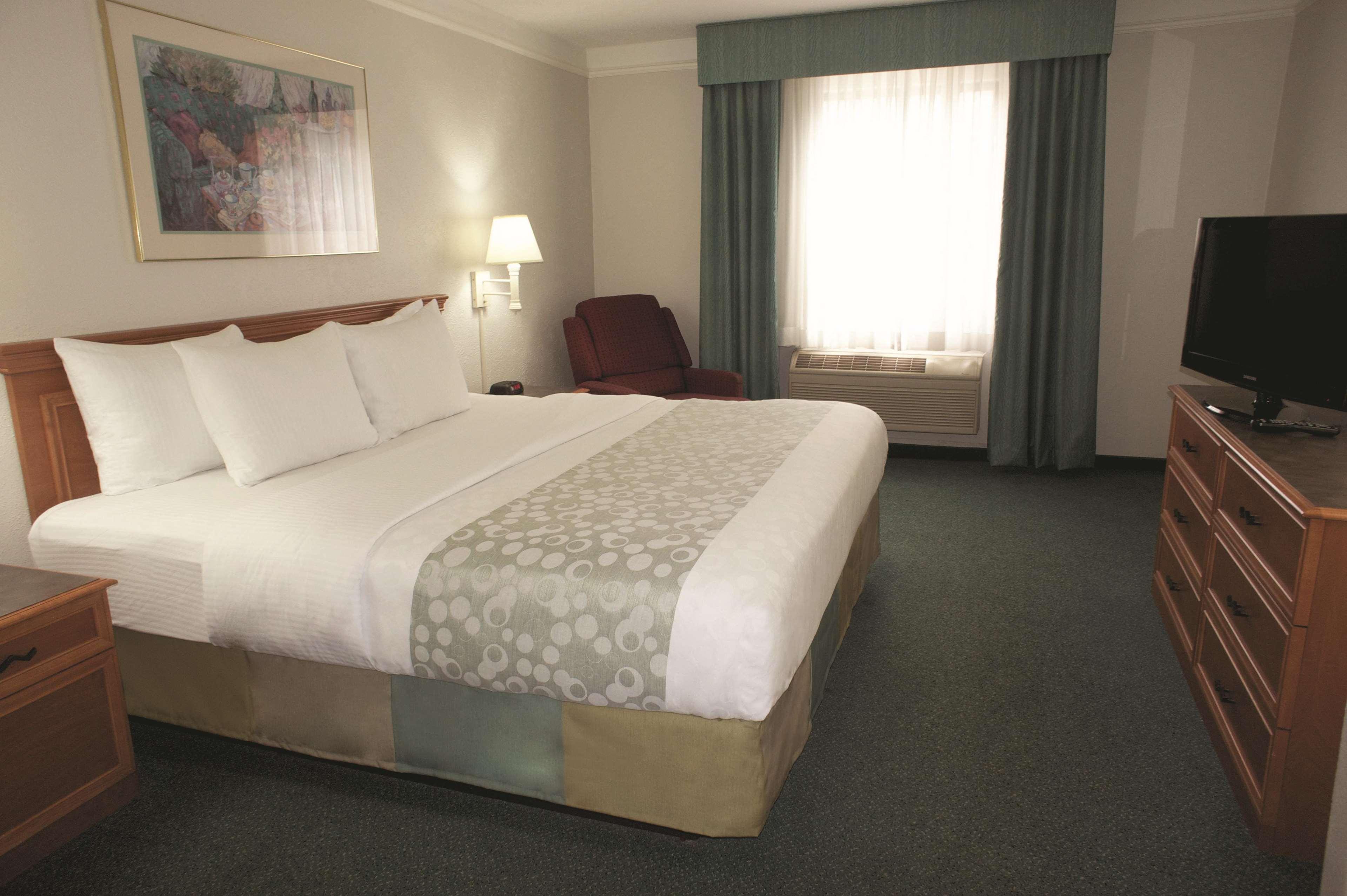 La Quinta By Wyndham Airport Area Hotel