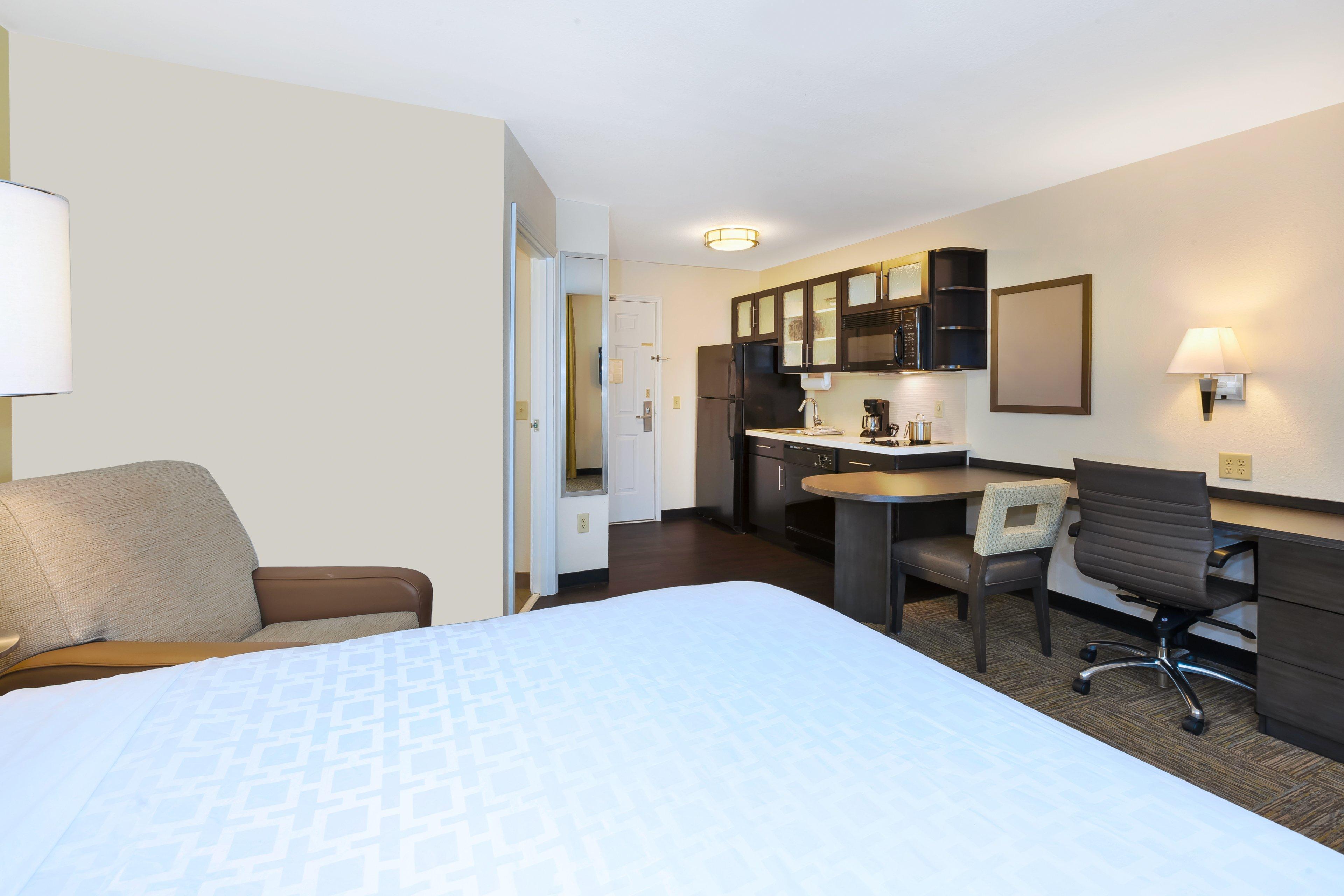 Hotel Candlewood Polaris By Ihg 2*