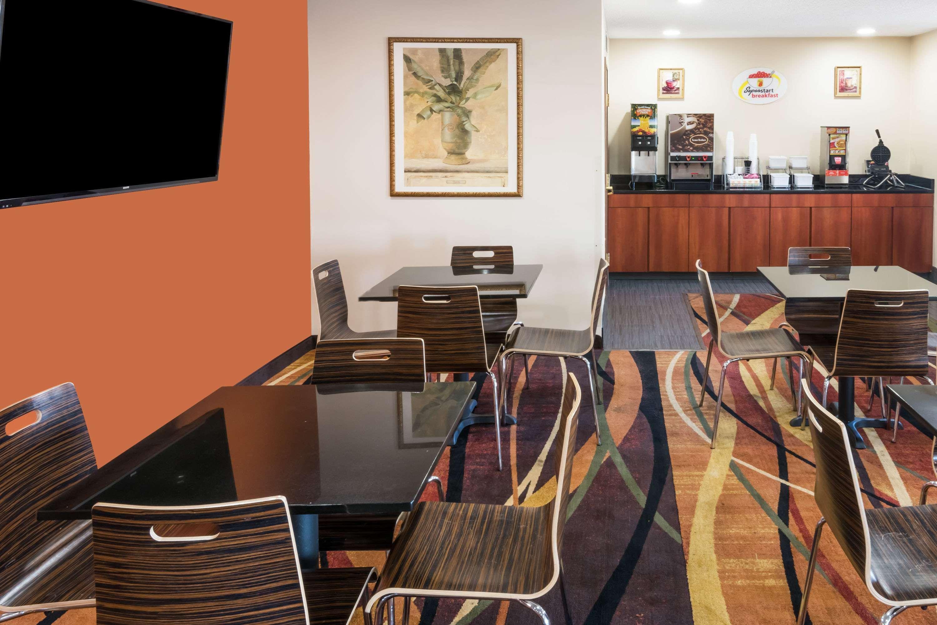 Super 8 By Wyndham West Hotel Columbus