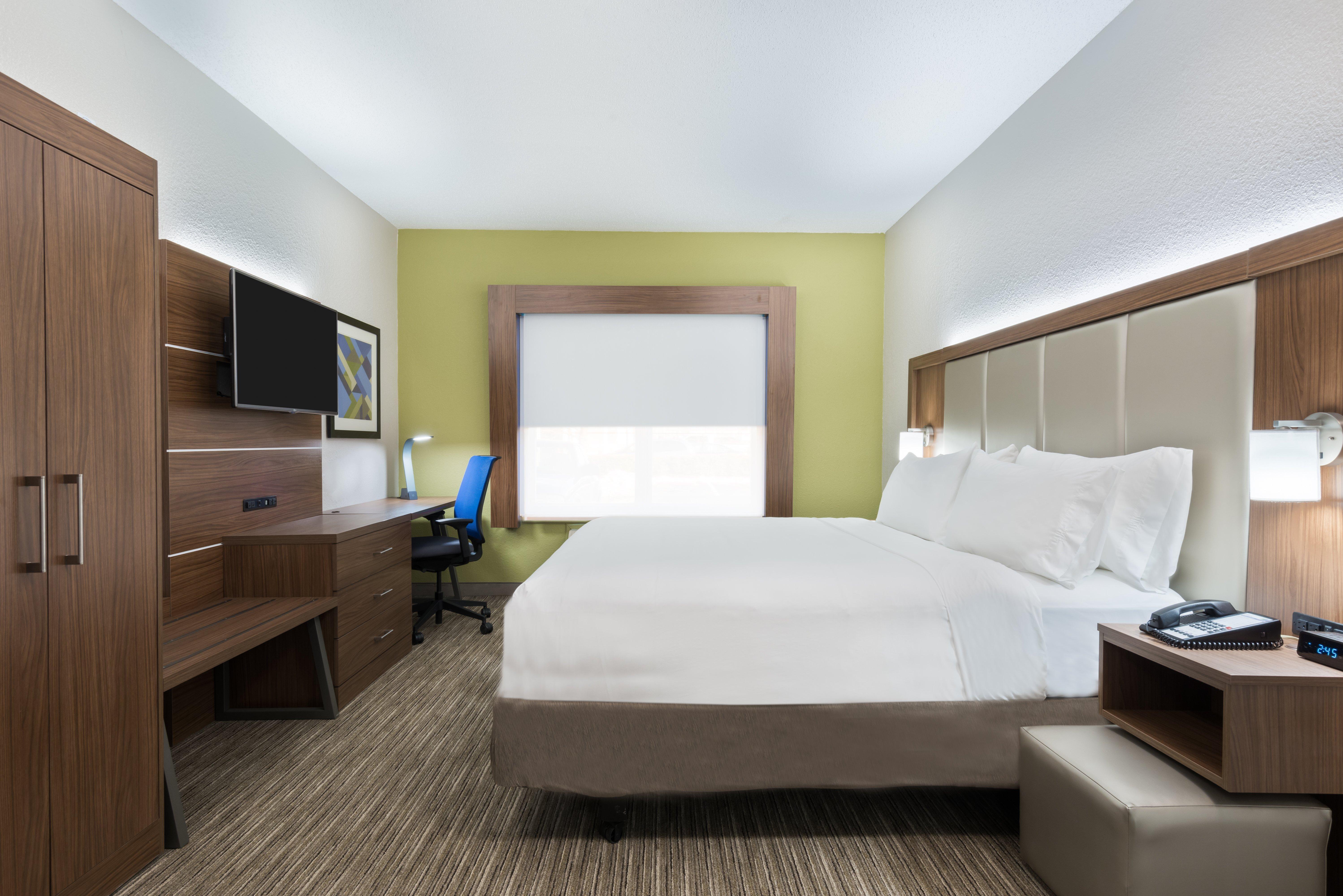 Hotel Express & - Airport East By Ihg 3*