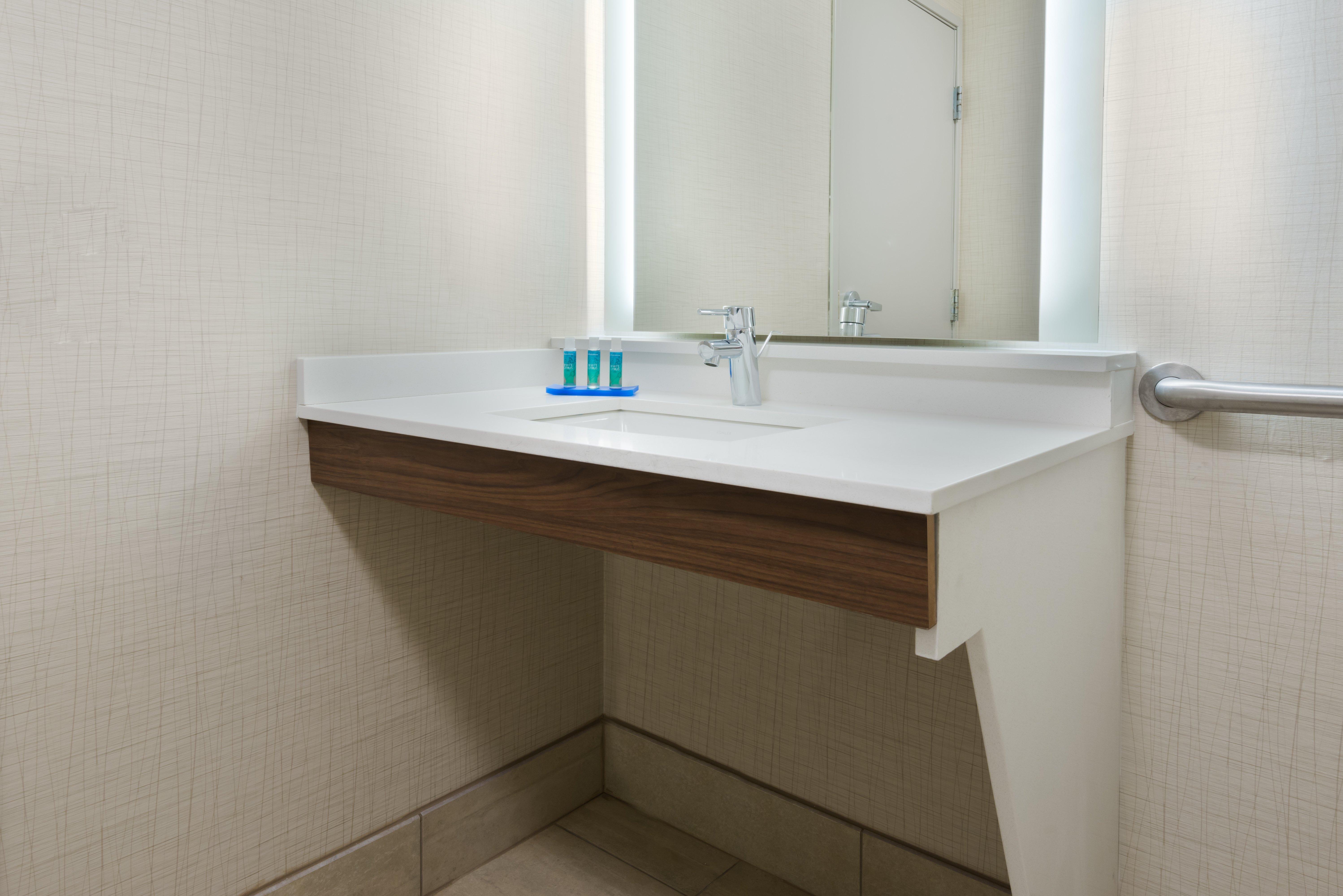 Express & - Airport East By Ihg Columbus