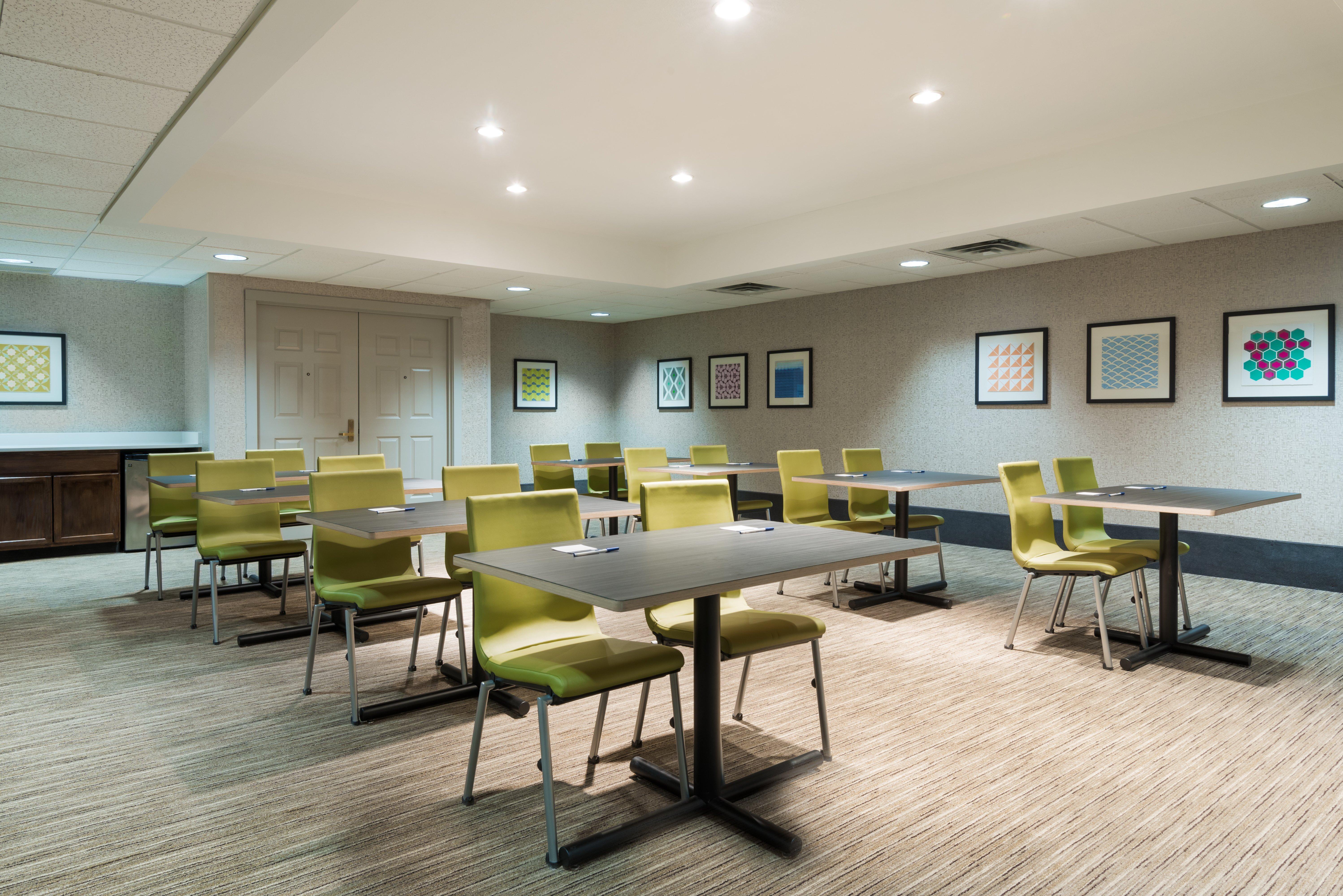 Hotel Express & - Airport East By Ihg 3*