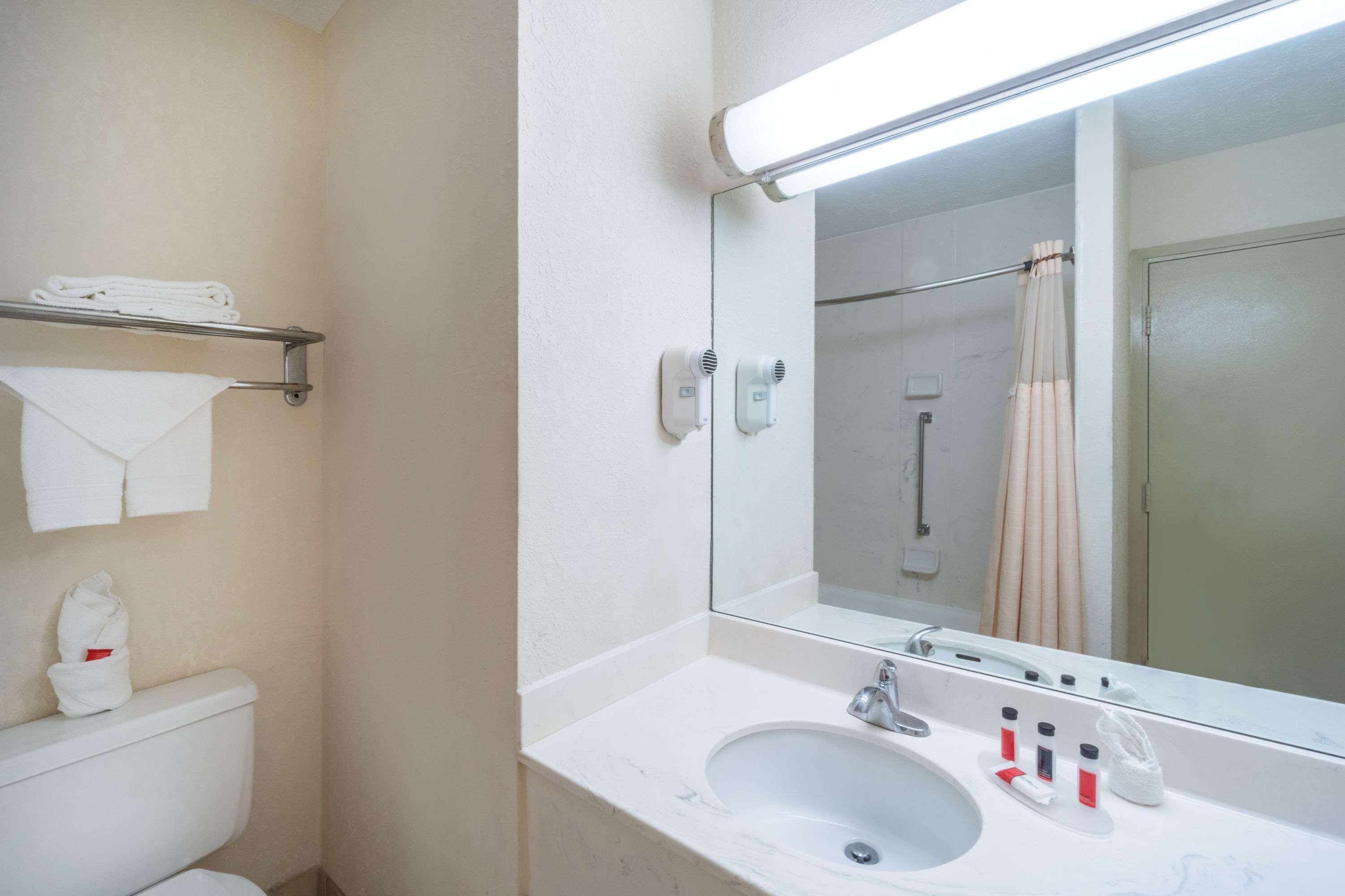Hotel Days By Wyndham Airport