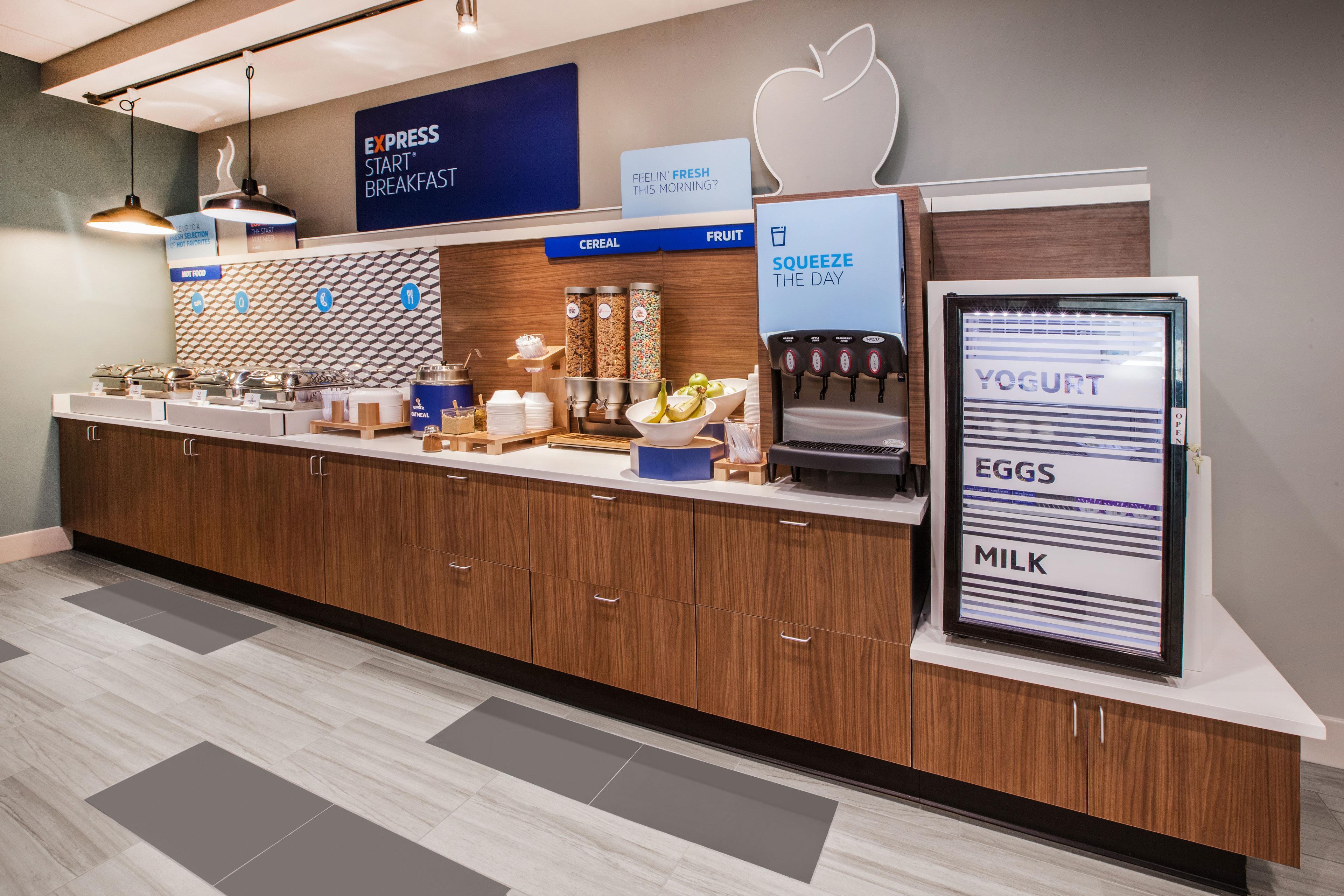 Express & - - Worthington By Ihg 3*