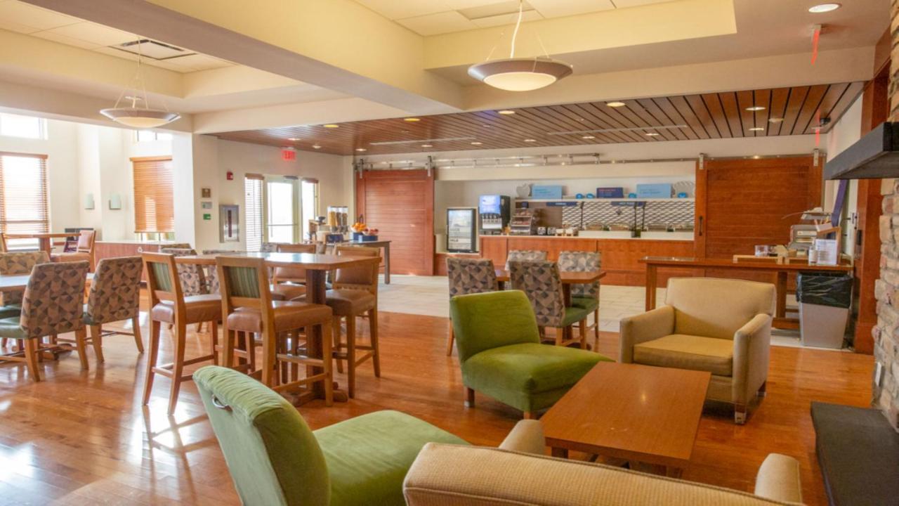 Hotel Express Airport Easton