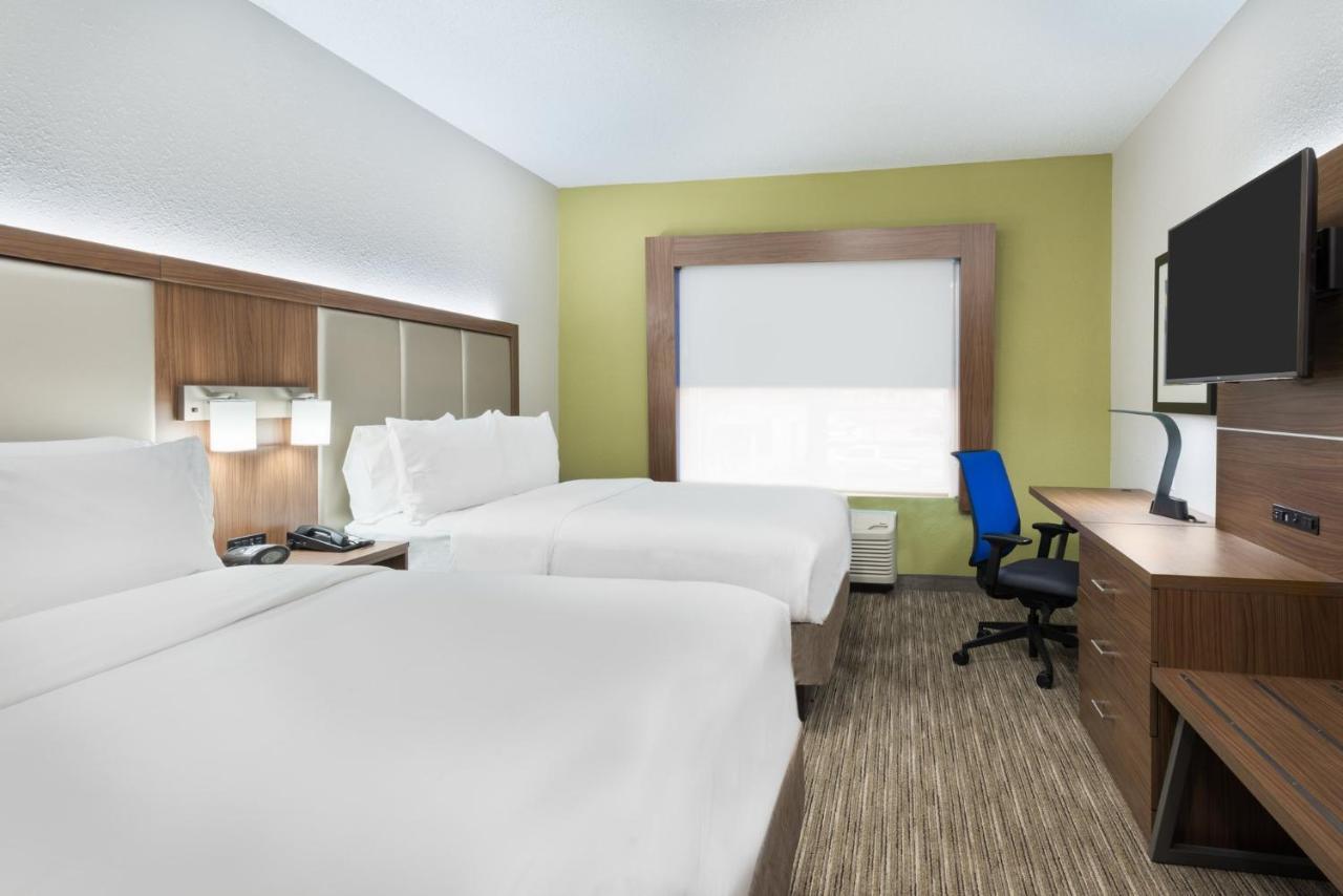 Express & - Airport East By Ihg Hotel