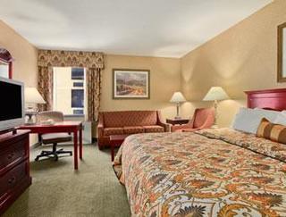 Ramada Plaza Hotel 3*