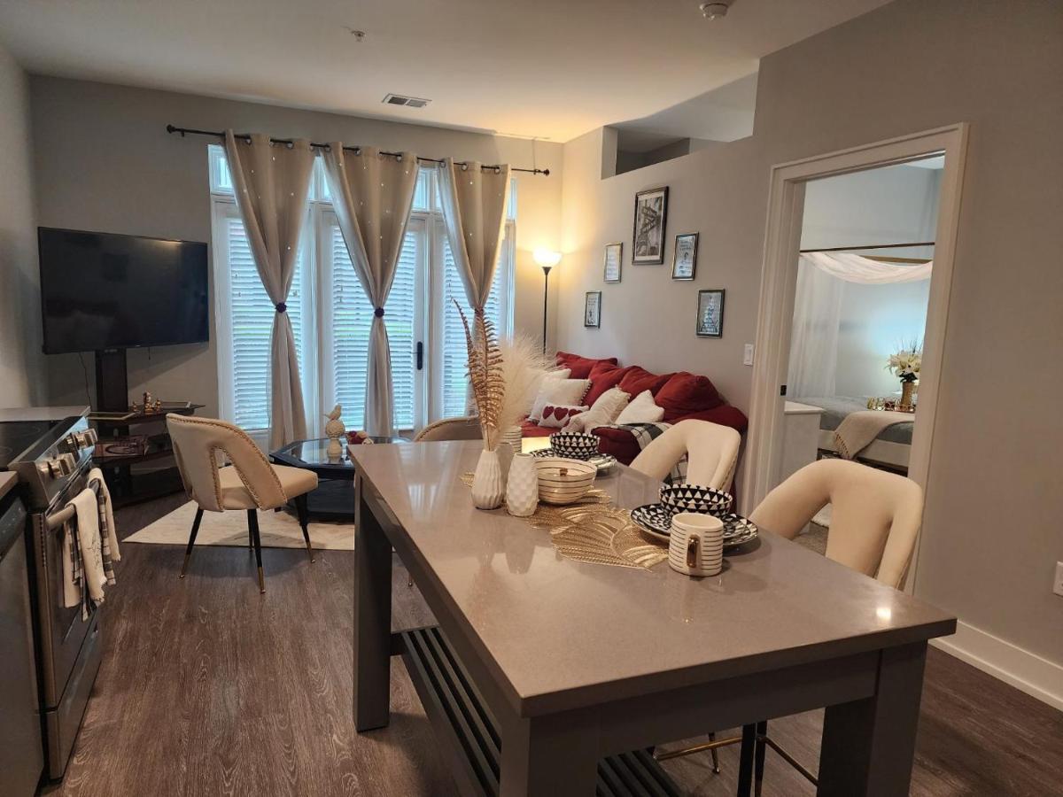 The Creamstone Apartment *