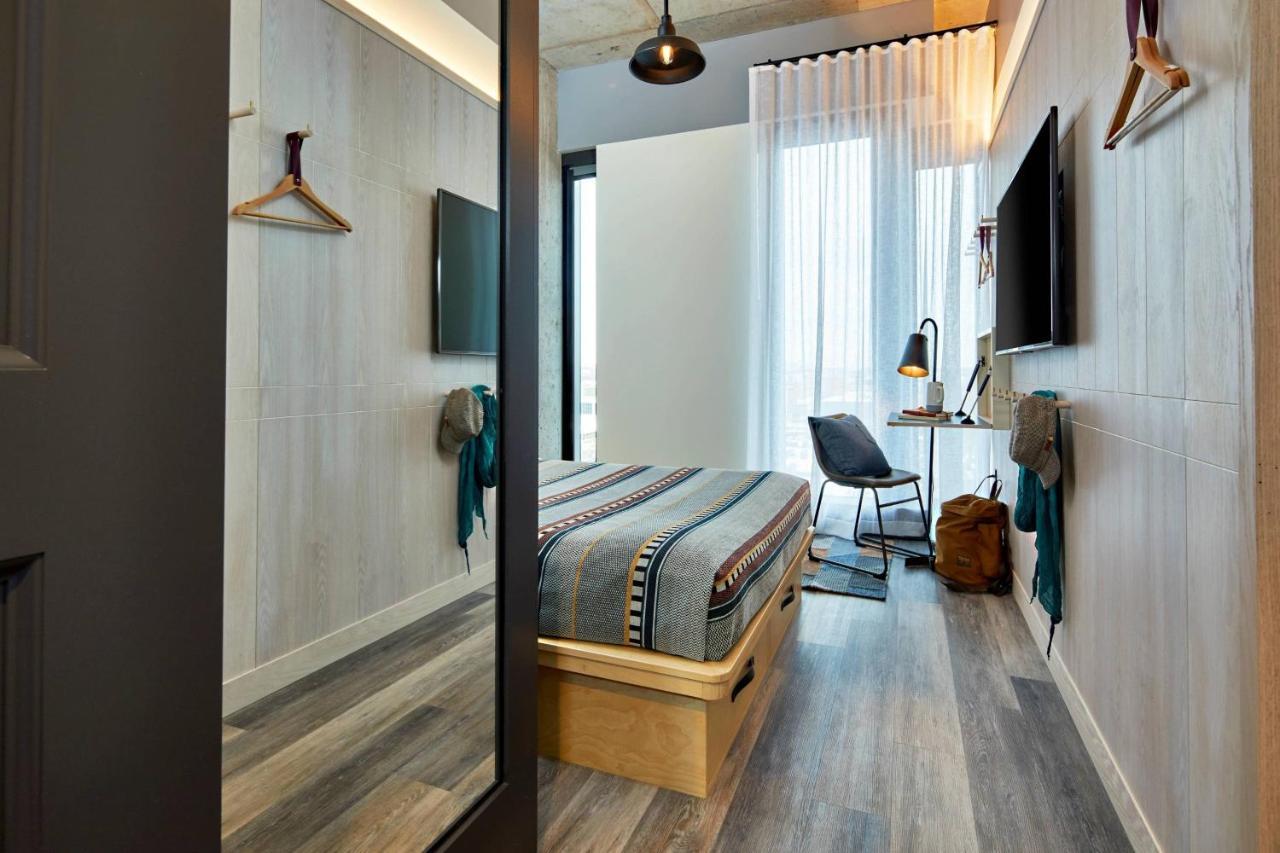 Moxy Short North 3*
