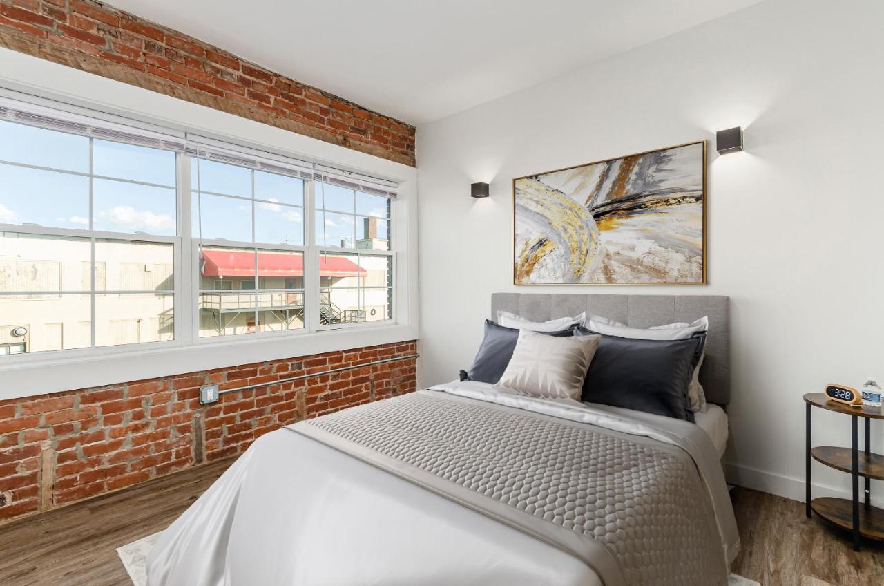 The Broad Cozy Affordable Luxury In Downtown Apartamento