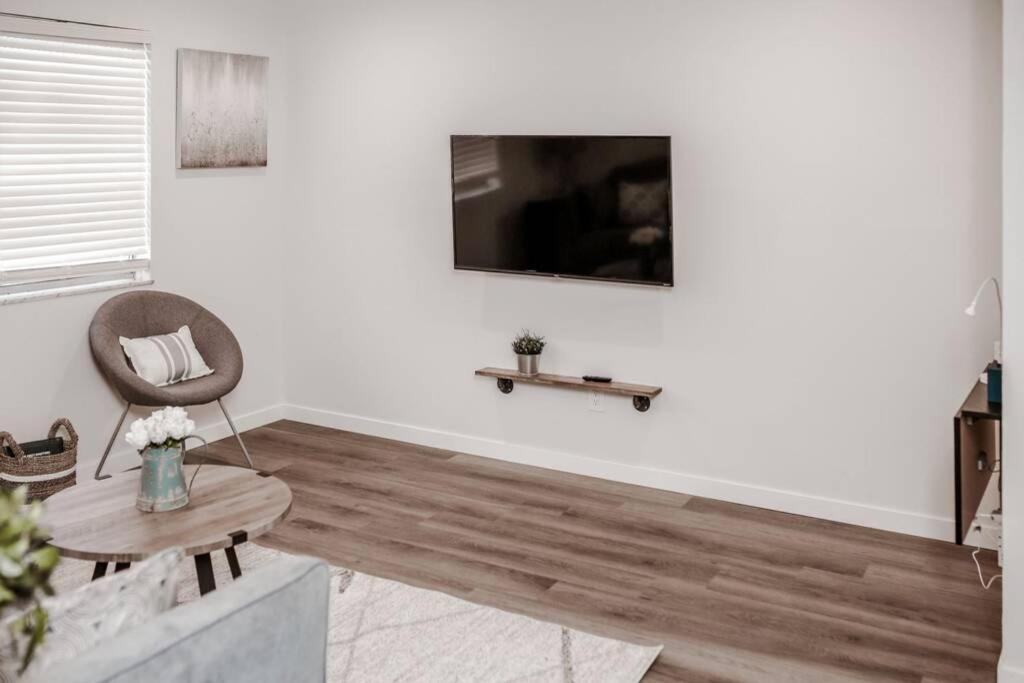Newly Renovated Apartamento