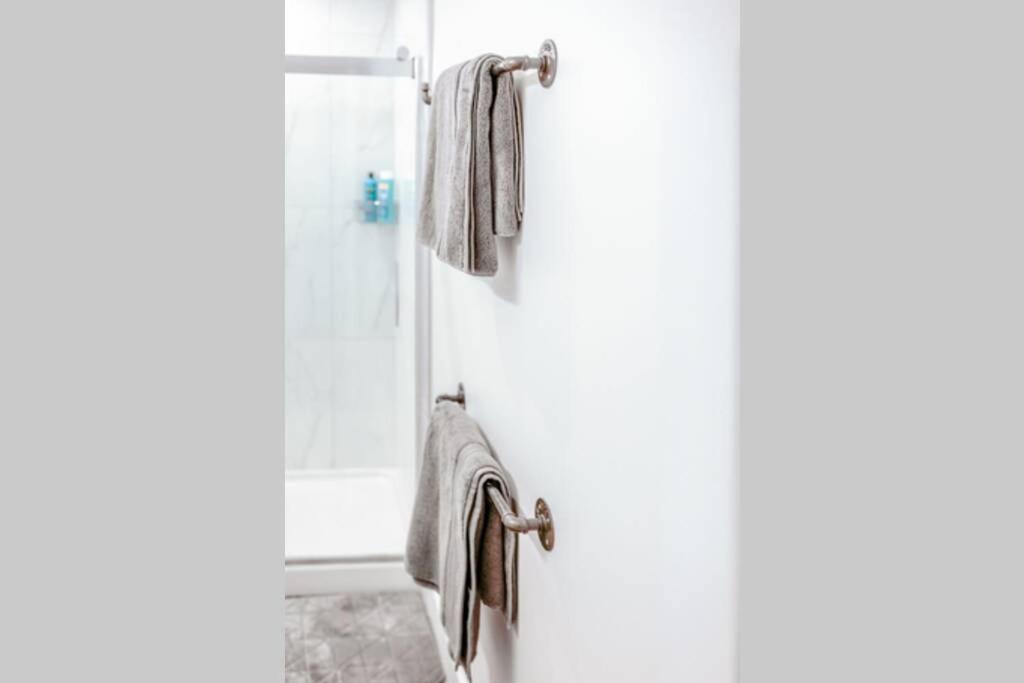 Newly Renovated Apartamento *