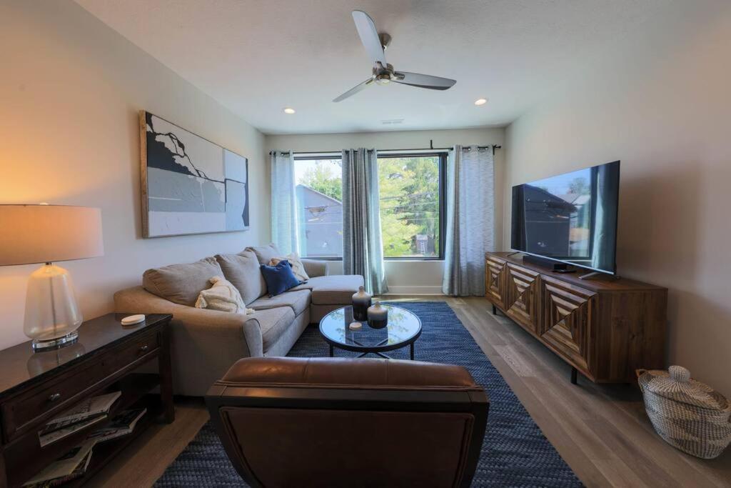 Luxury Getaway At The Village * Columbus