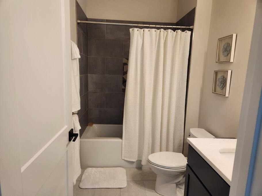Luxury Getaway At The Village Casa de férias Columbus