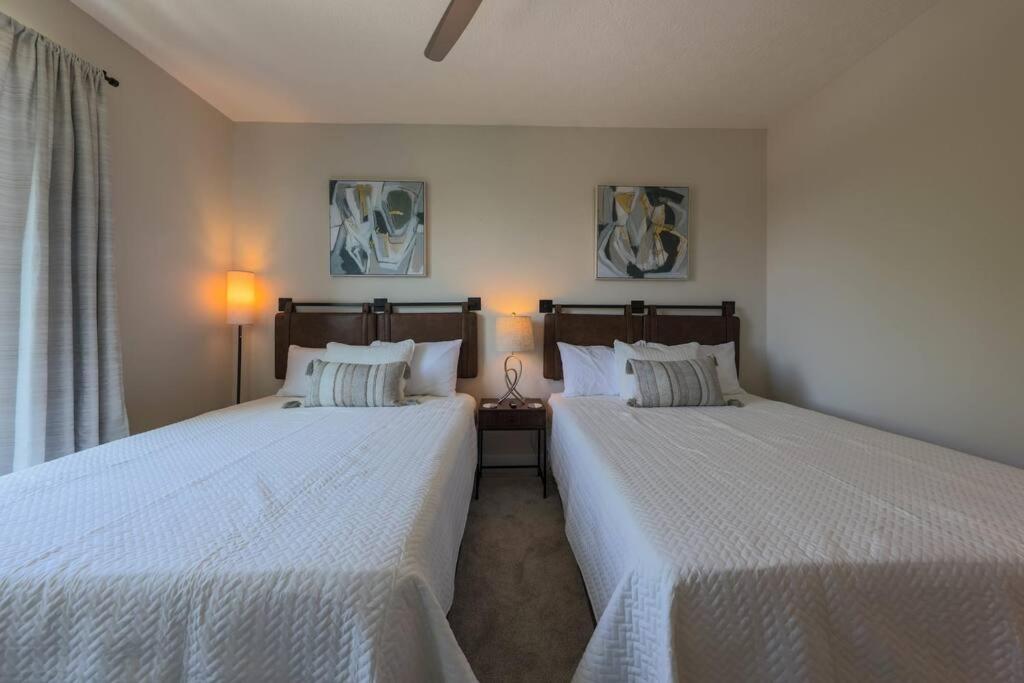 Luxury Getaway At The Village Casa de férias