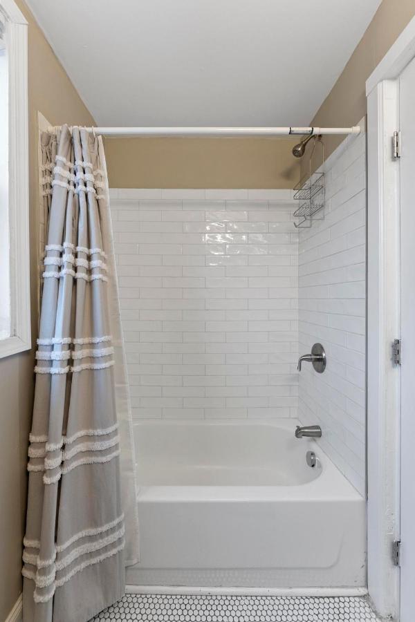 Newly Renovated 3 Bedroom Near High St *
