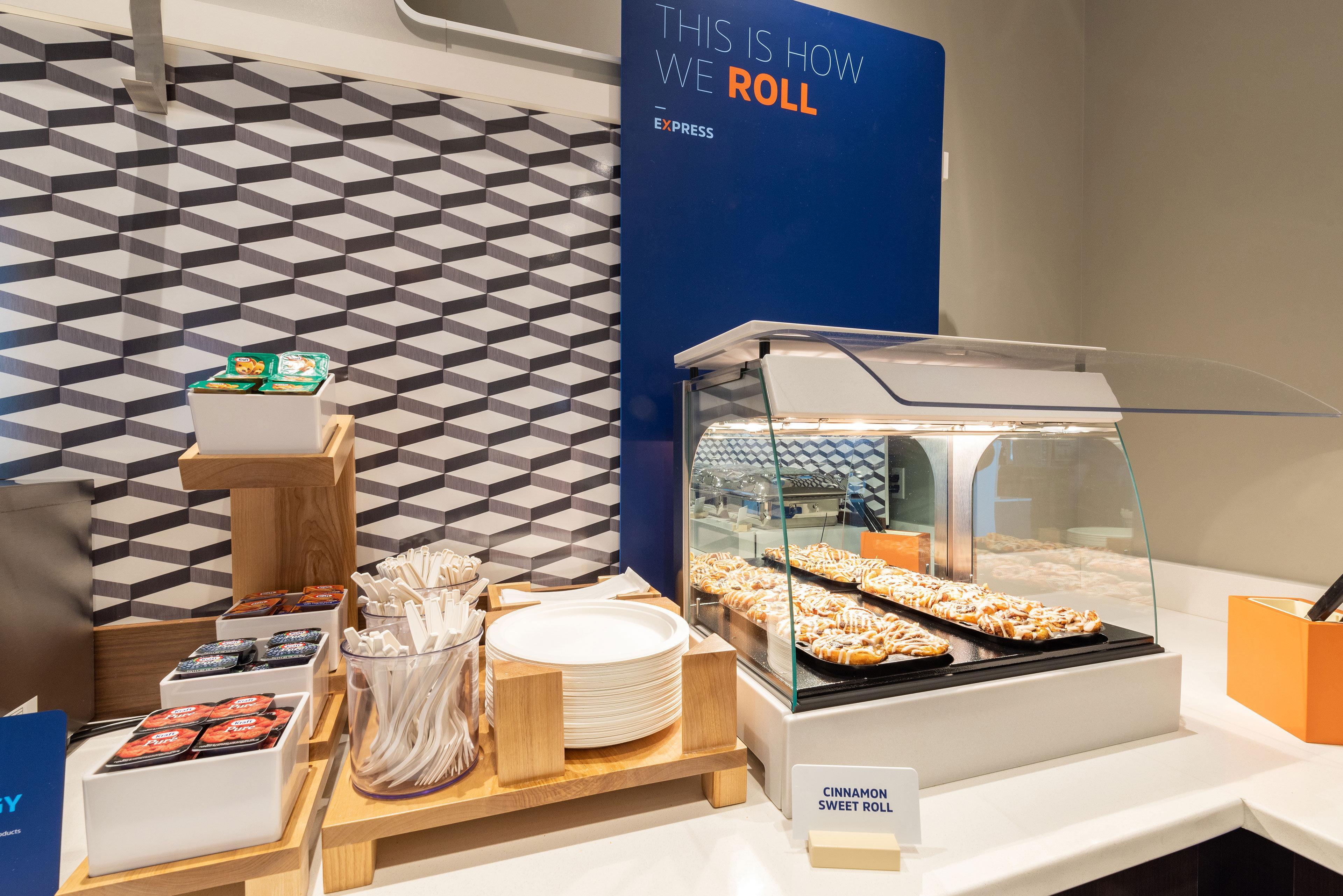 Express & - Polaris Parkway / By Ihg Inn