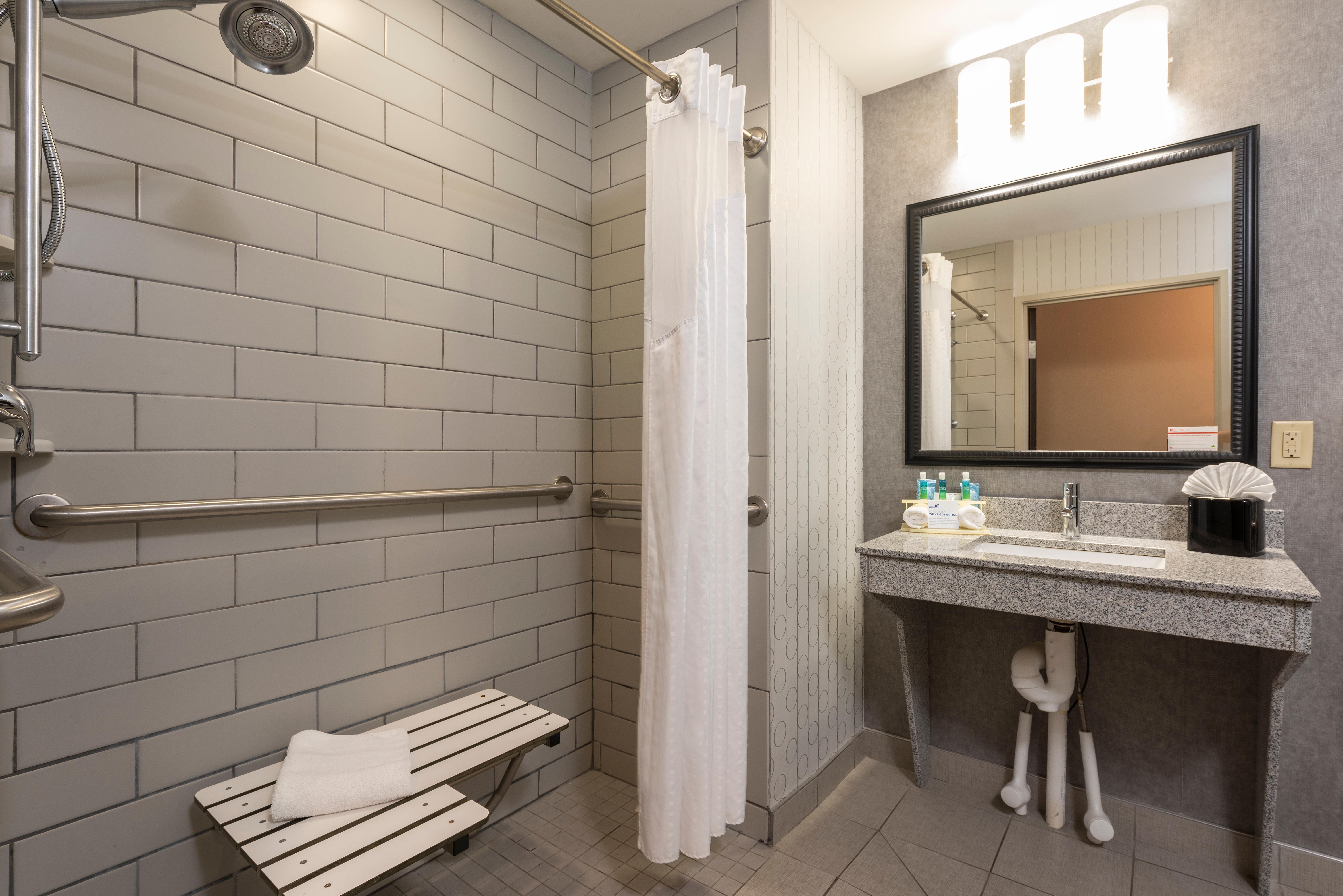 Express & - Polaris Parkway / By Ihg Inn