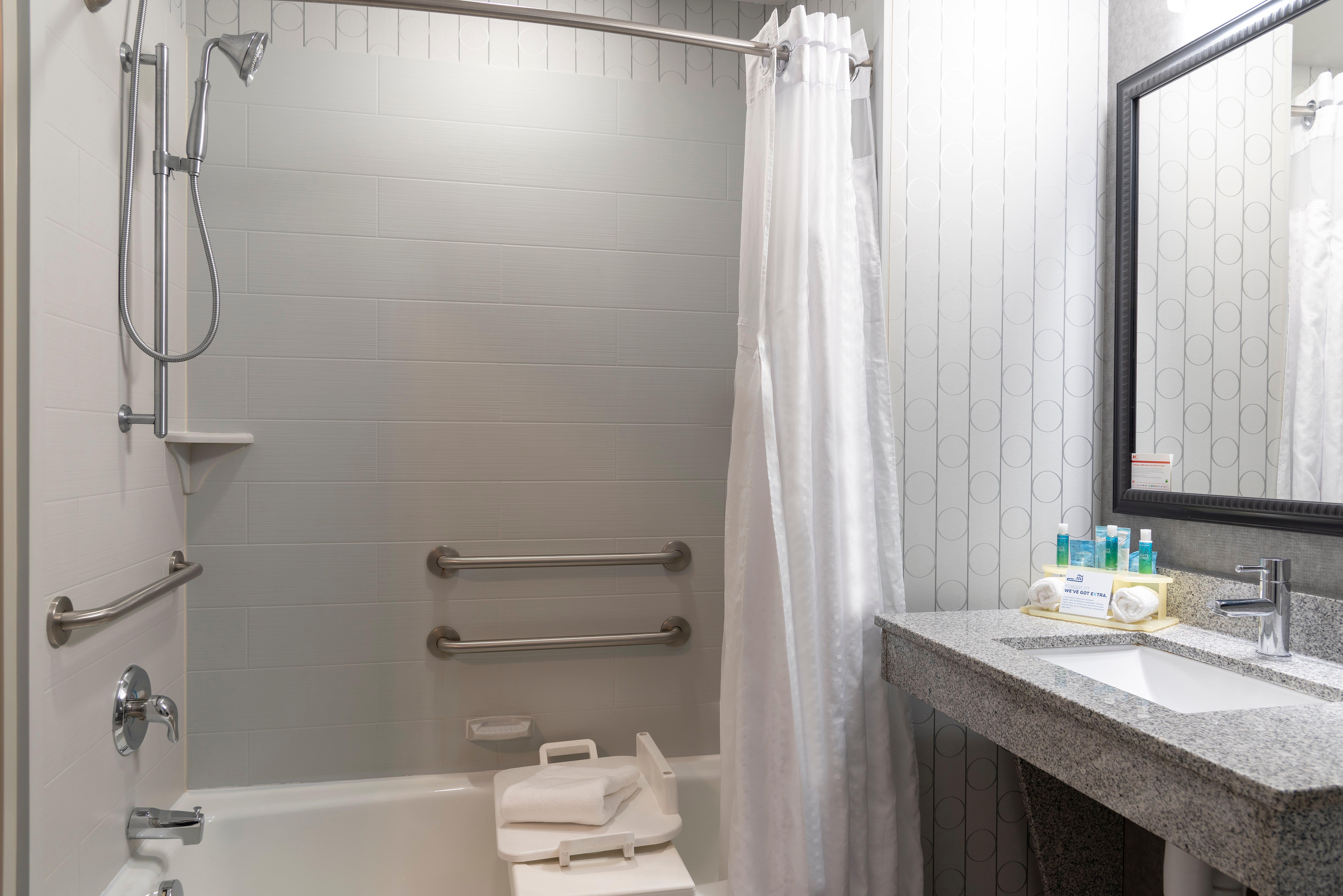 Express & - Polaris Parkway / By Ihg Inn Columbus