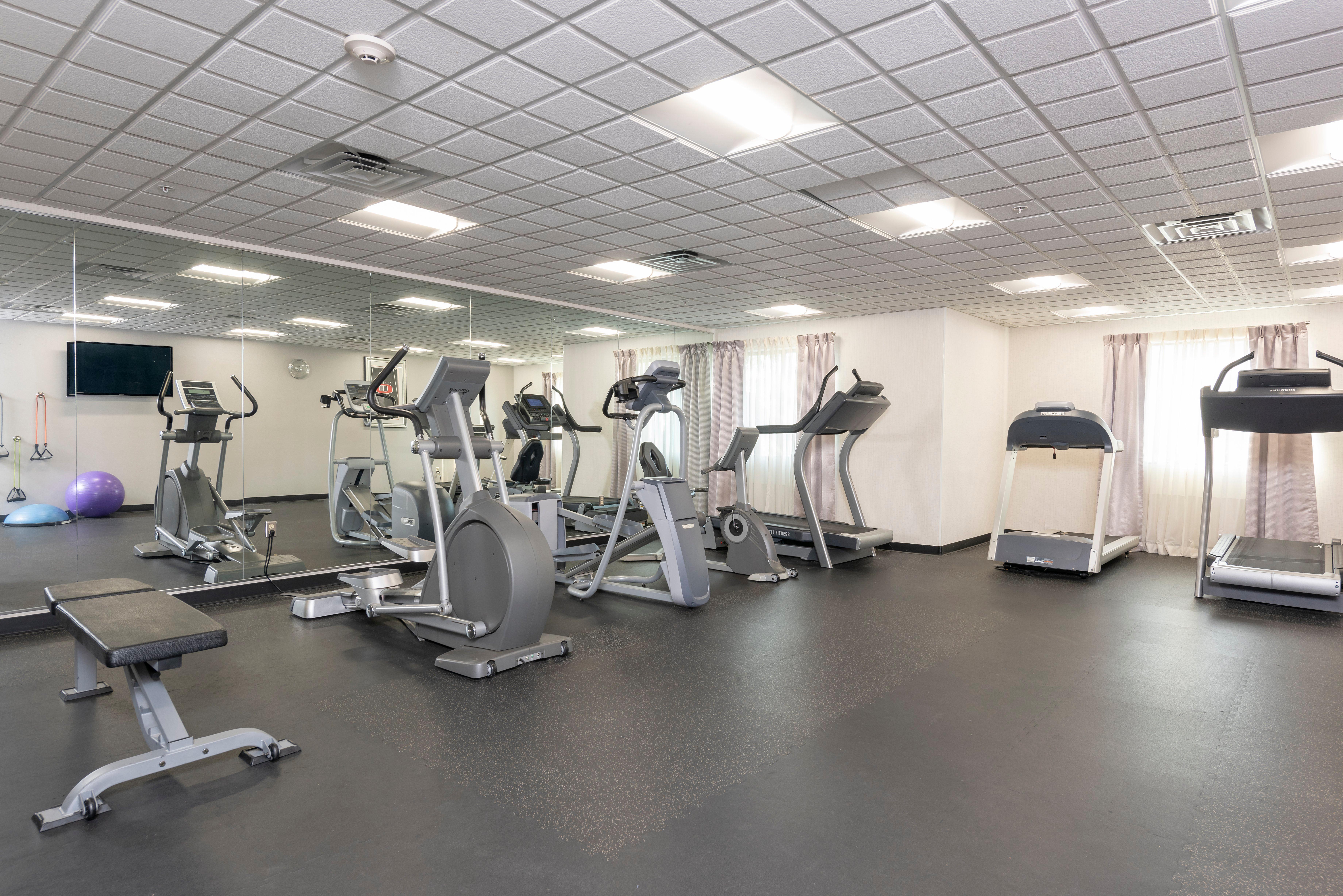 Express & - Polaris Parkway / By Ihg Inn