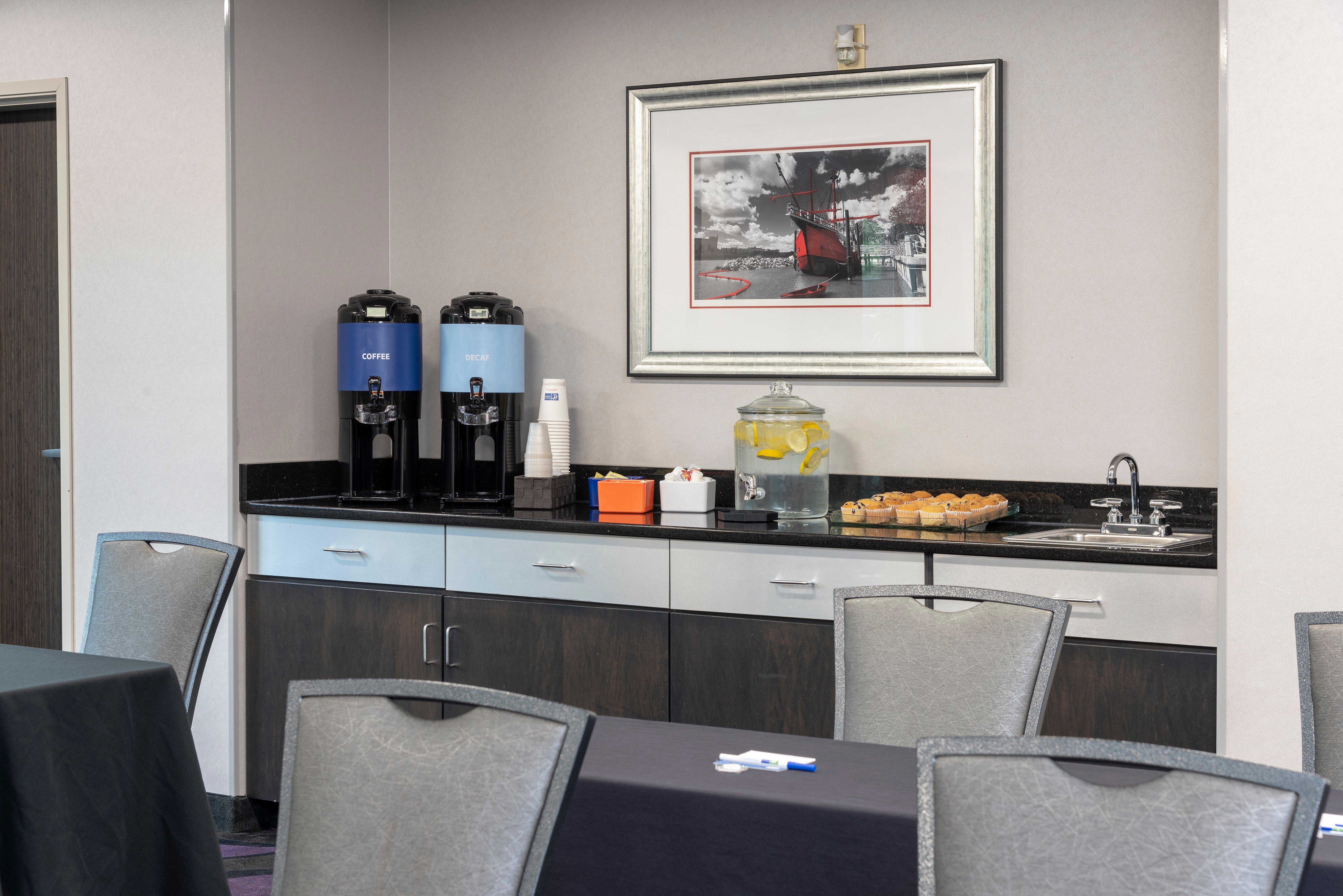 Express & - Polaris Parkway / By Ihg Inn 3*
