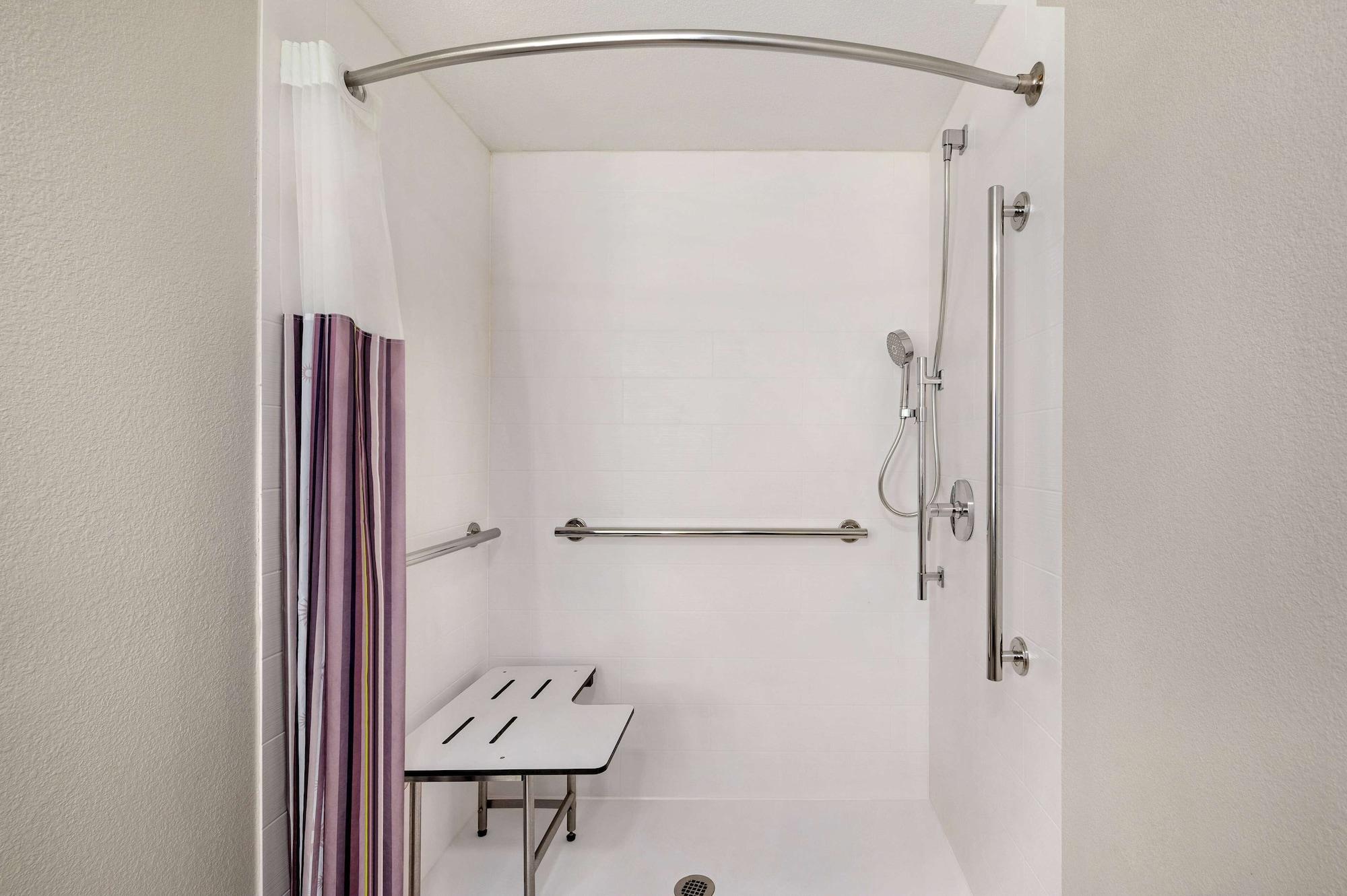 La Quinta By Wyndham Airport Area Hotel 3*