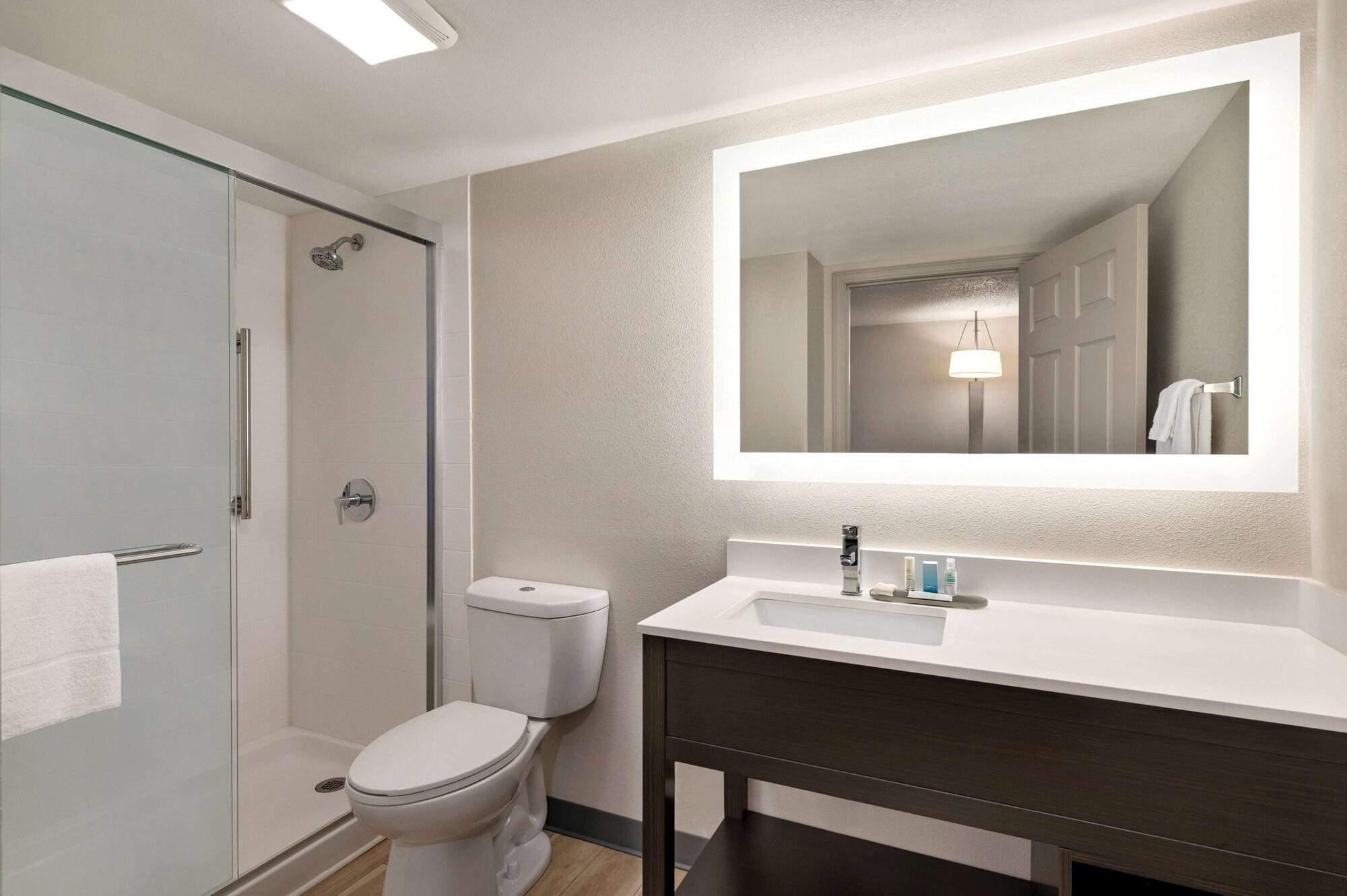 La Quinta By Wyndham Airport Area Hotel 3*
