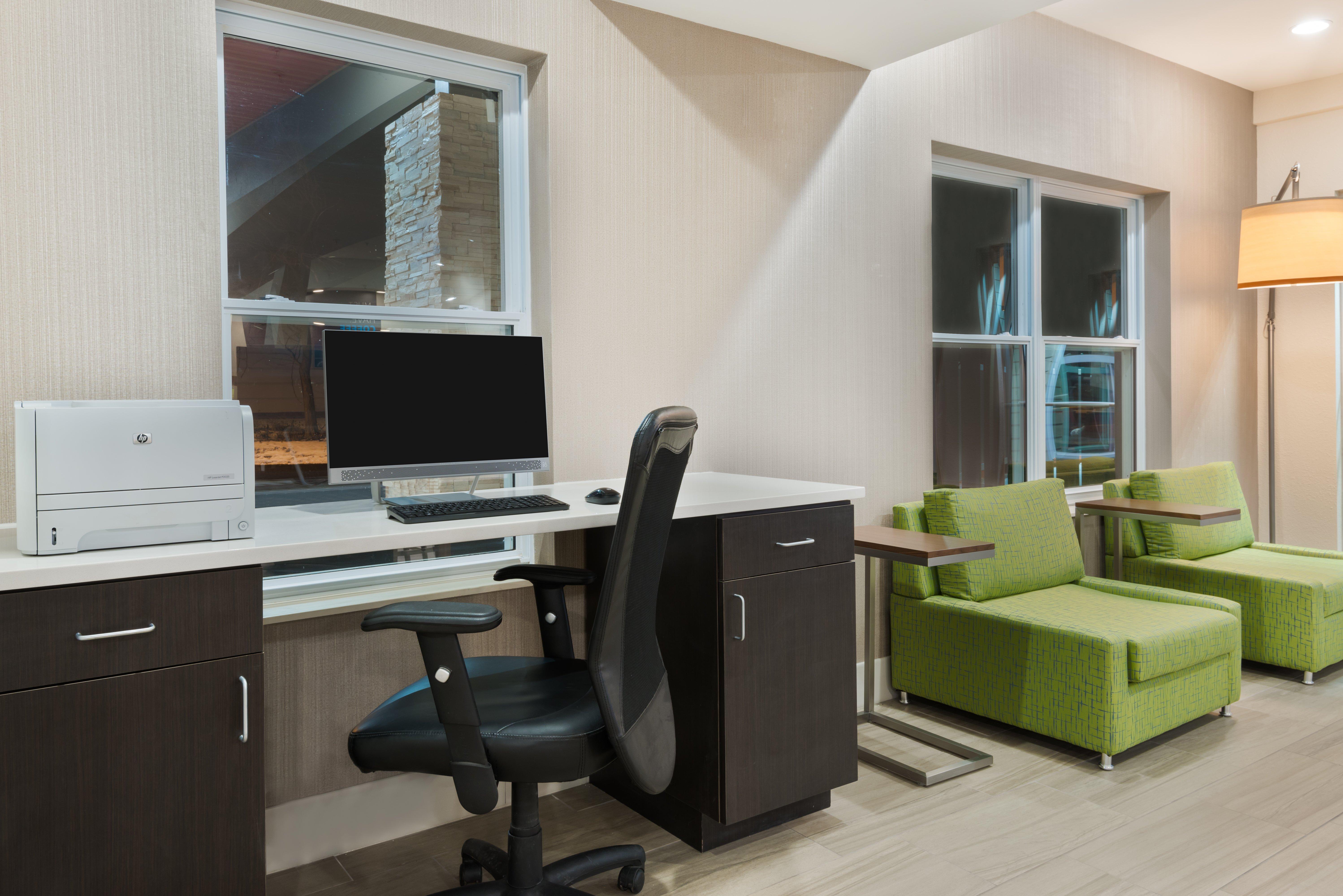 Hotel Express & - Airport East By Ihg 3*