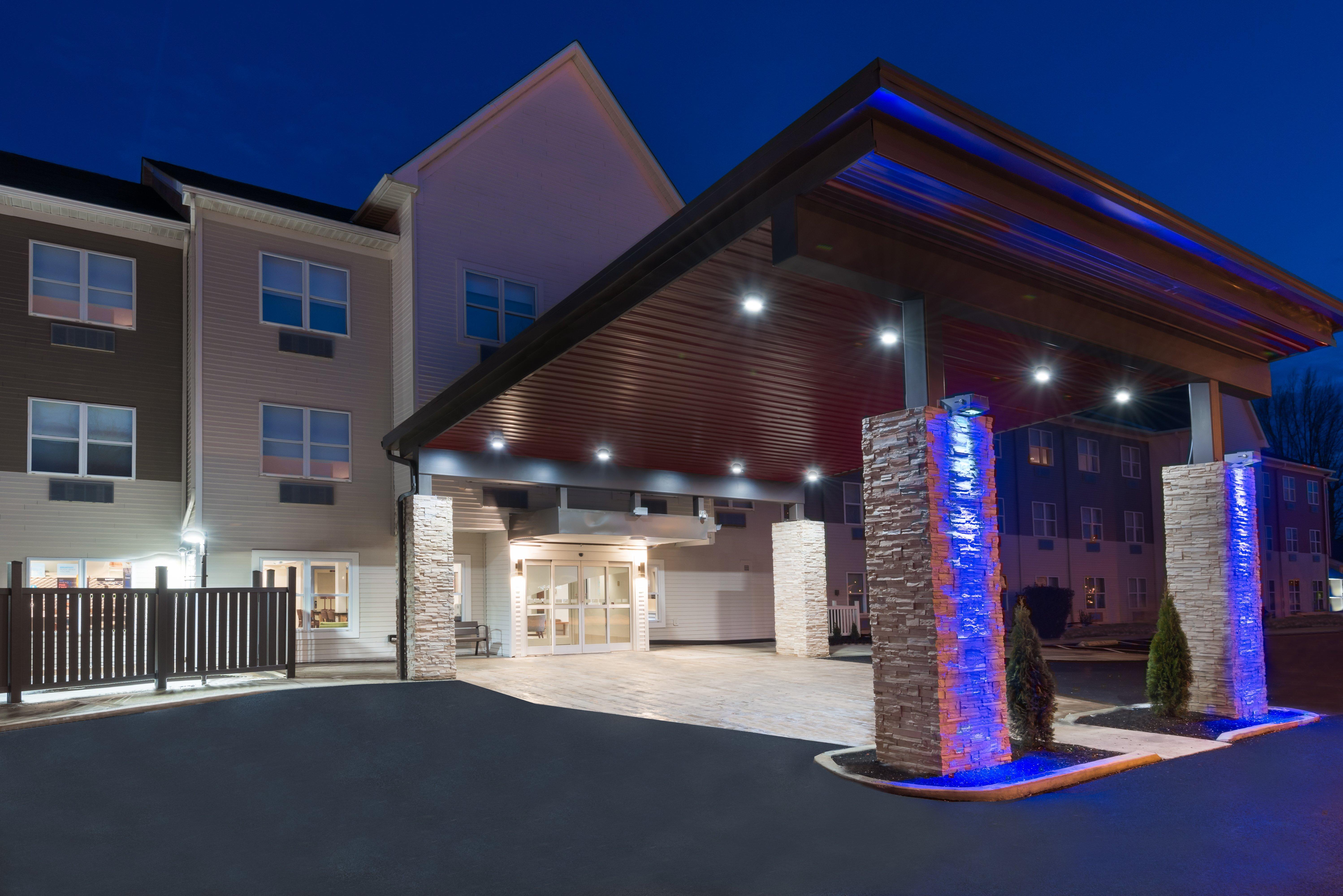 Hotel Express & - Airport East By Ihg 3*