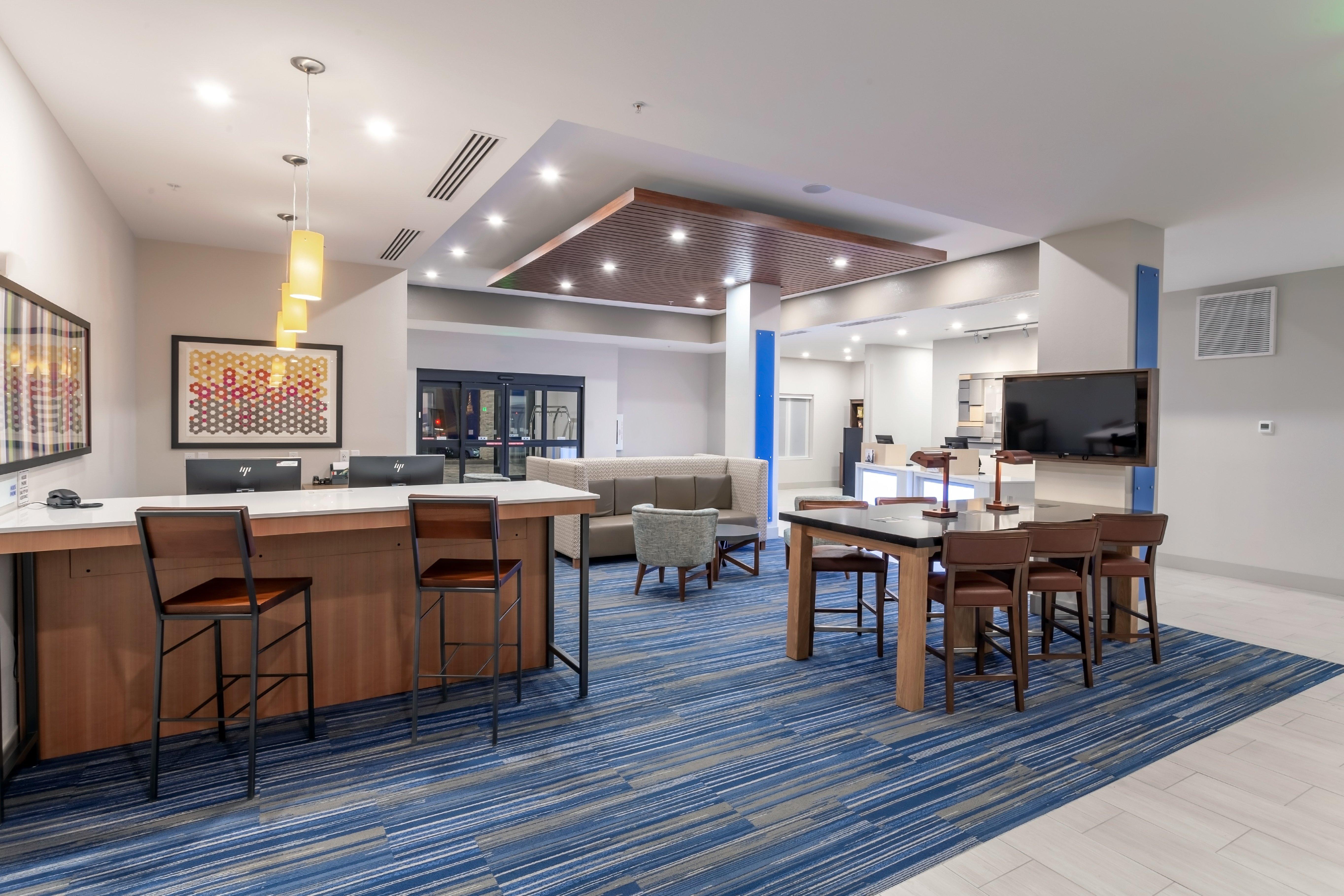 Express & - - Worthington By Ihg