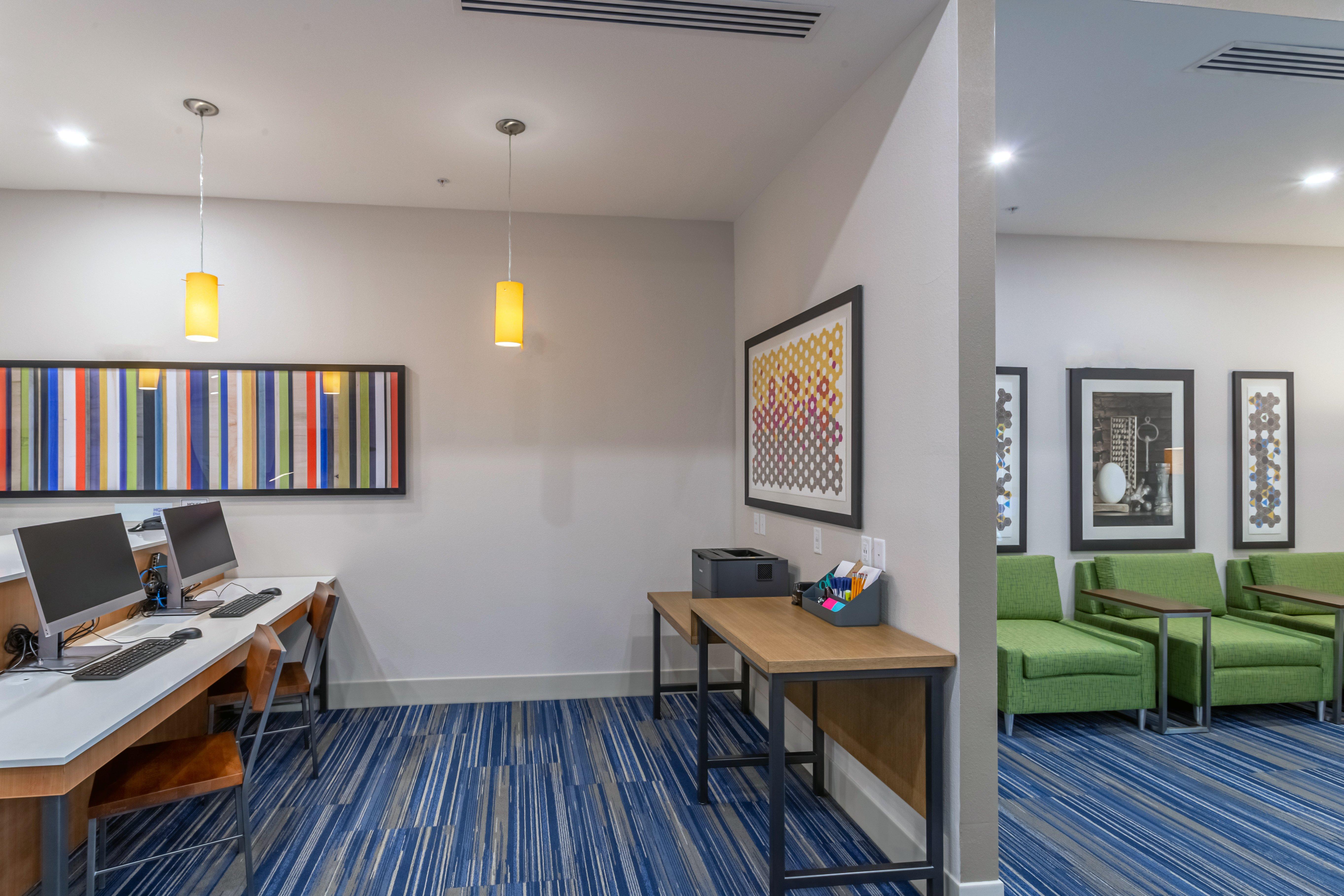 Express & - - Worthington By Ihg Hotel