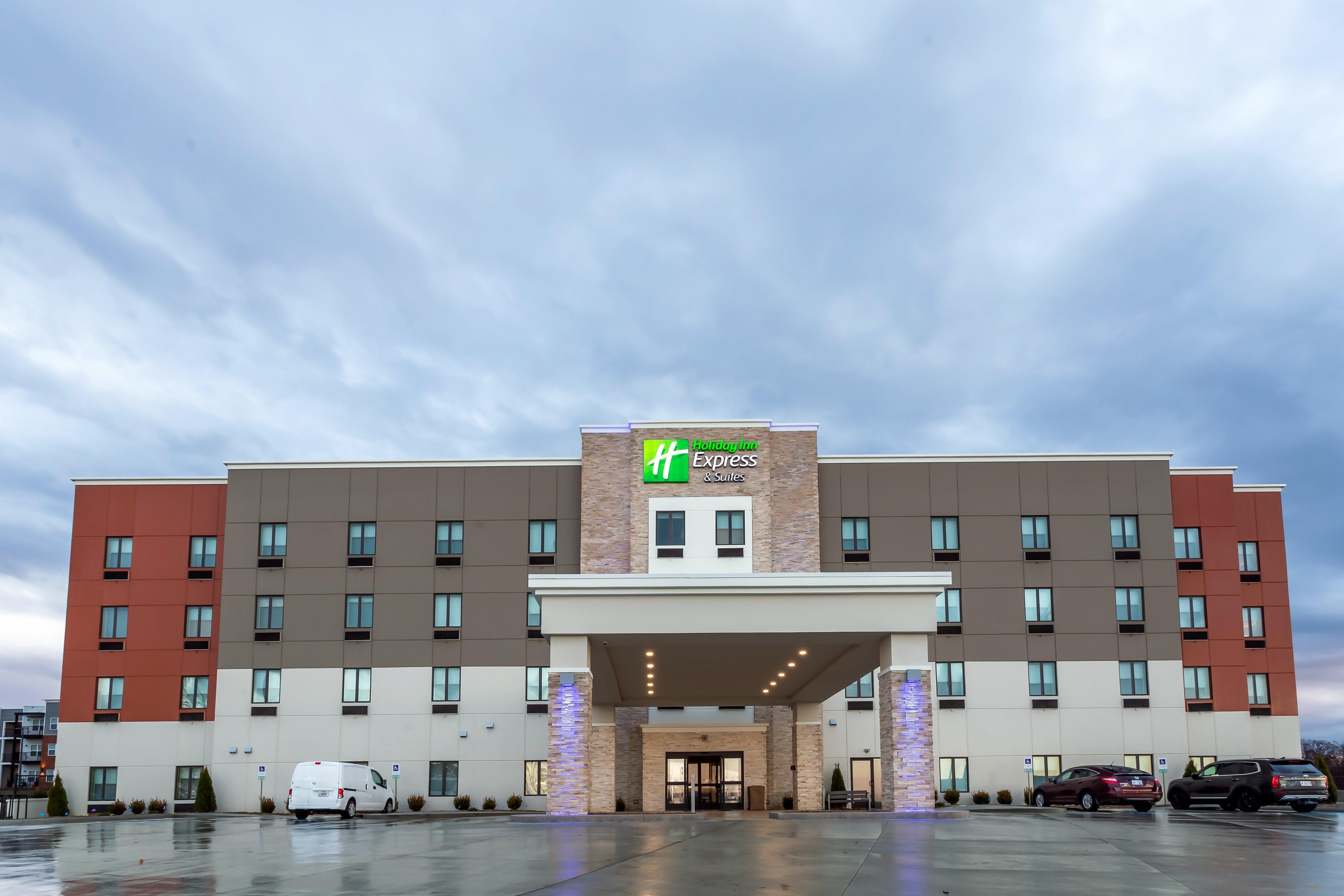 Express & - - Worthington By Ihg 3*