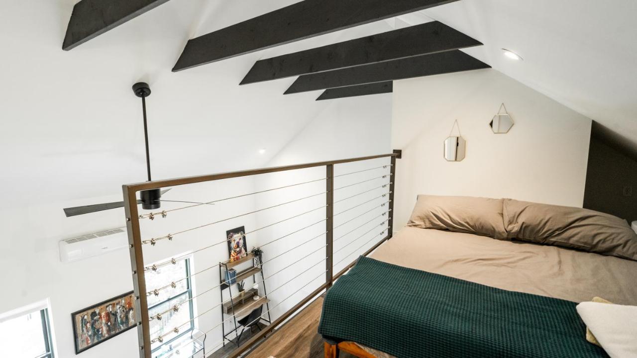 The Loft @ Center Apartment *