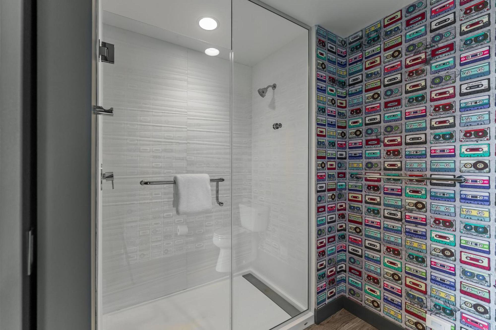 Aloft Easton Hotel 3*