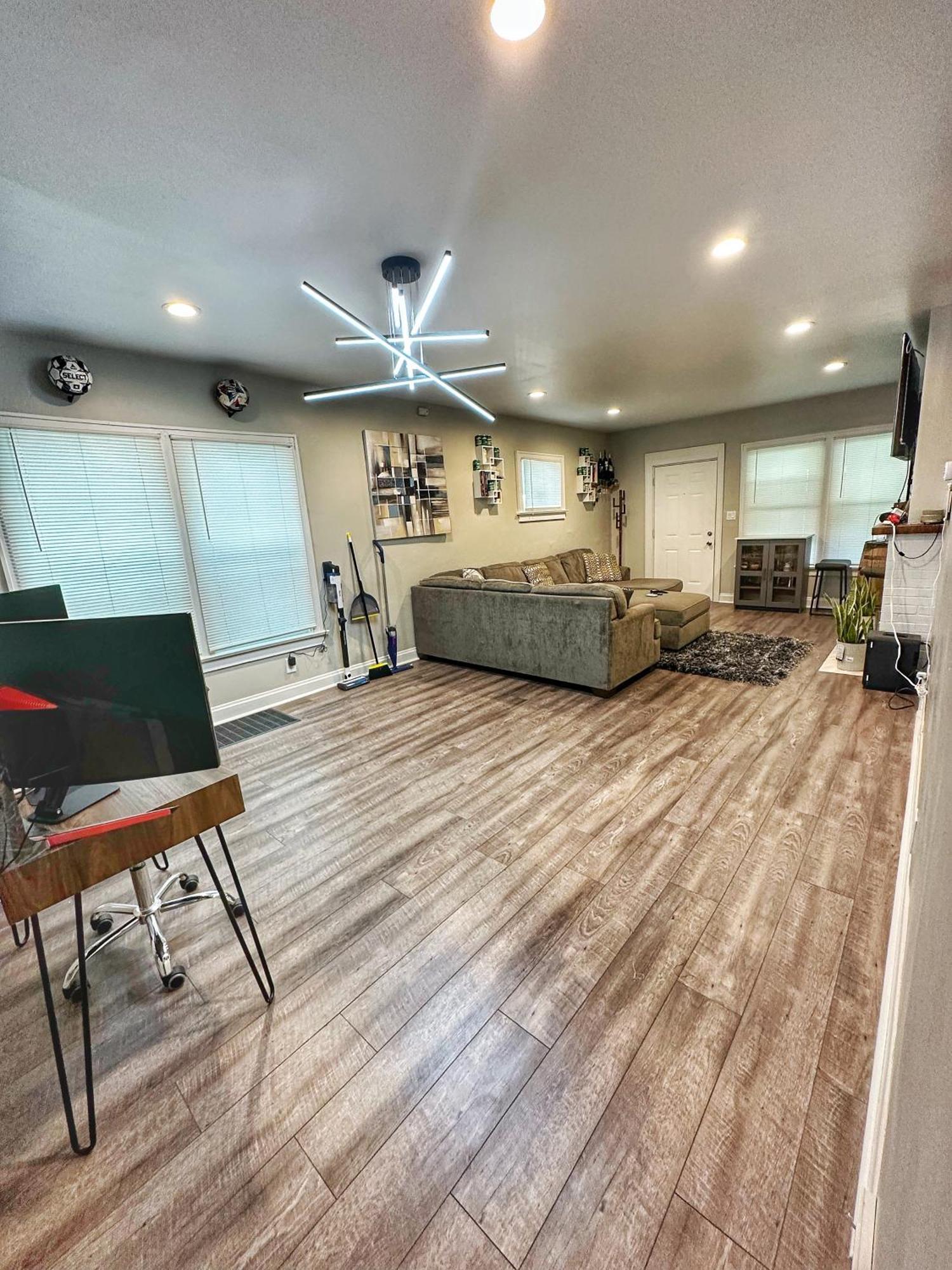 Modern Luxe 3br 1ba With Bar 7