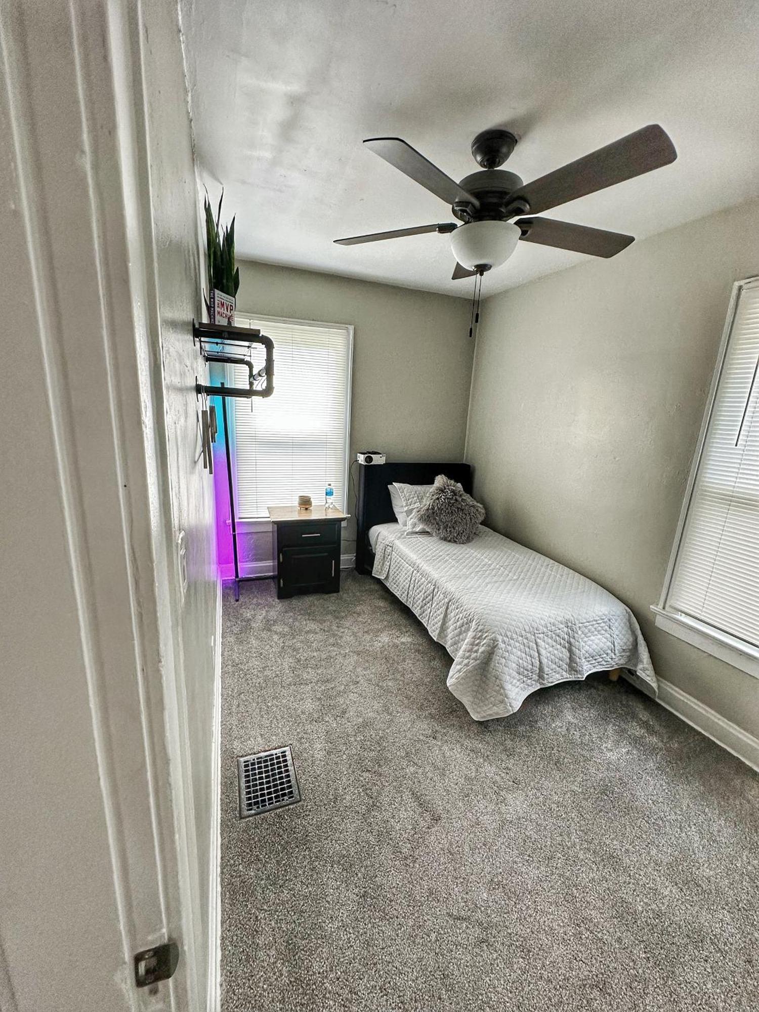 Holiday home Modern Luxe 3br 1ba With Bar 7