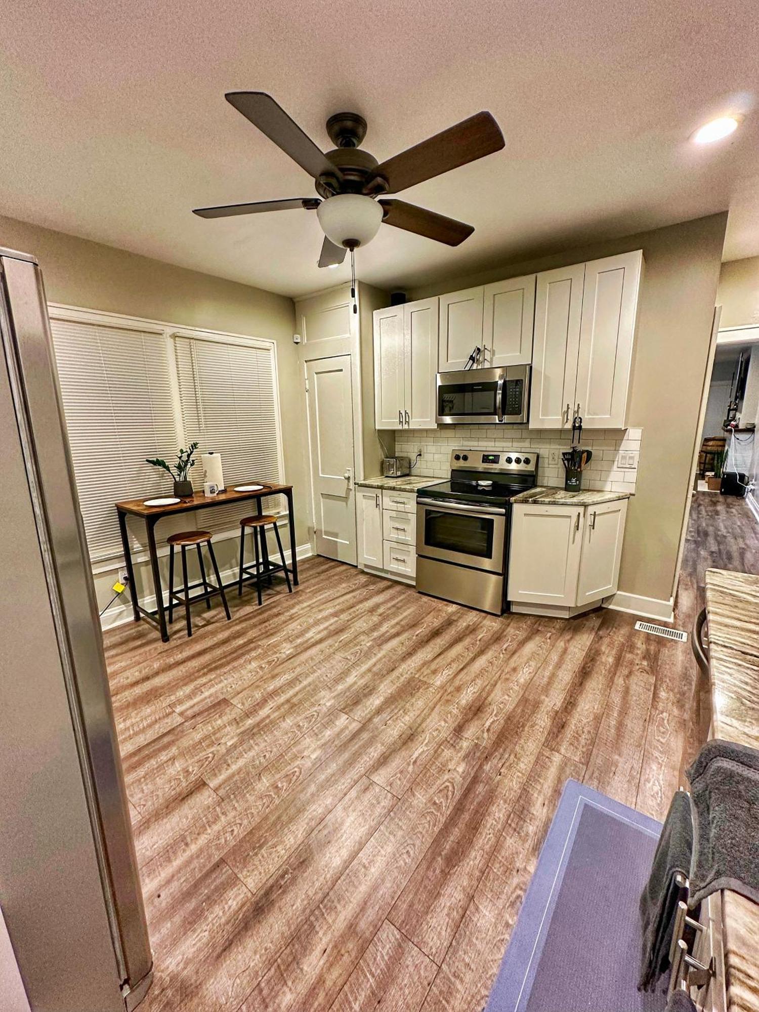 Modern Luxe 3br 1ba With Bar 7 Holiday home
