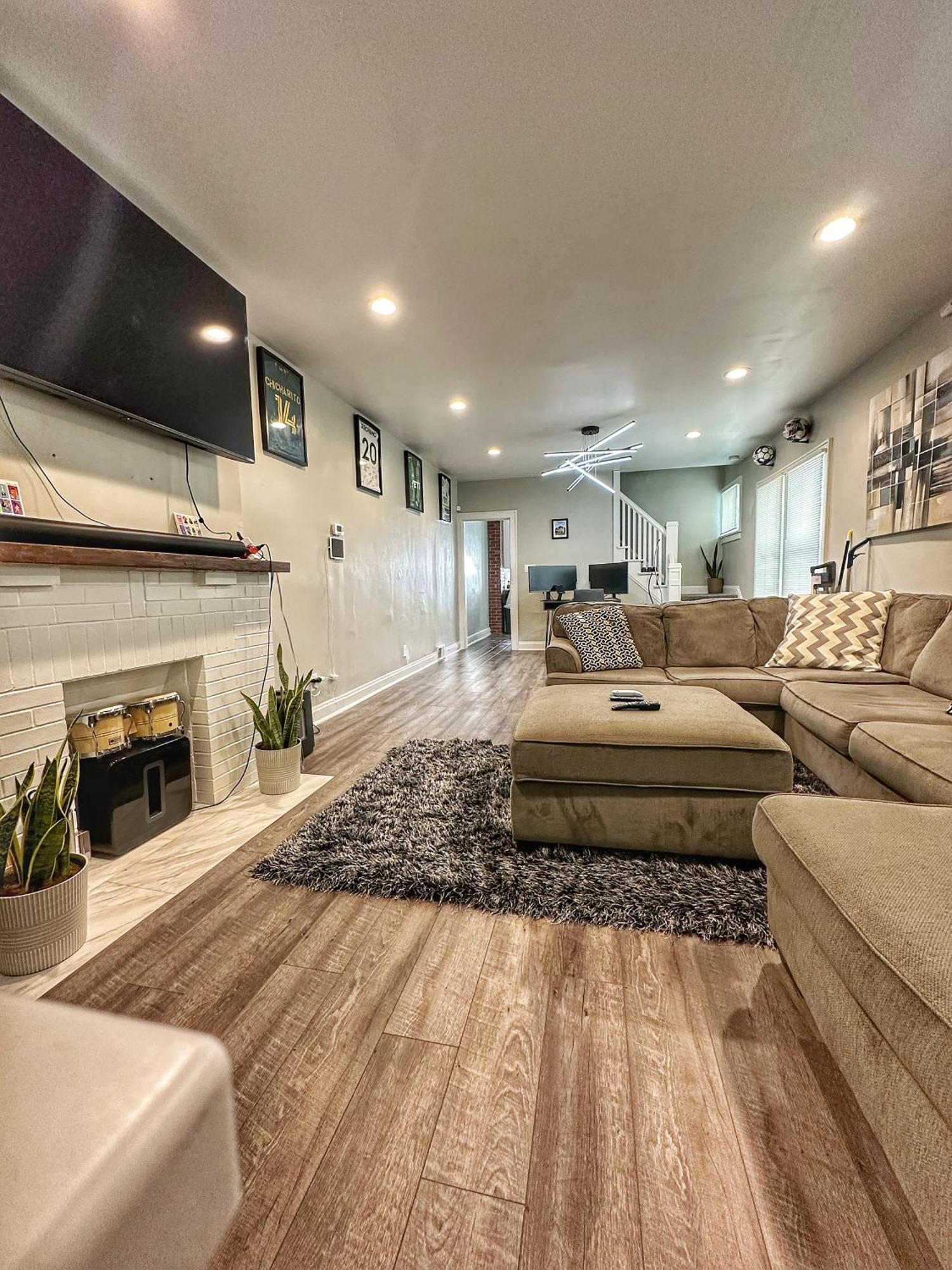 Modern Luxe 3br 1ba With Bar 7 Columbus