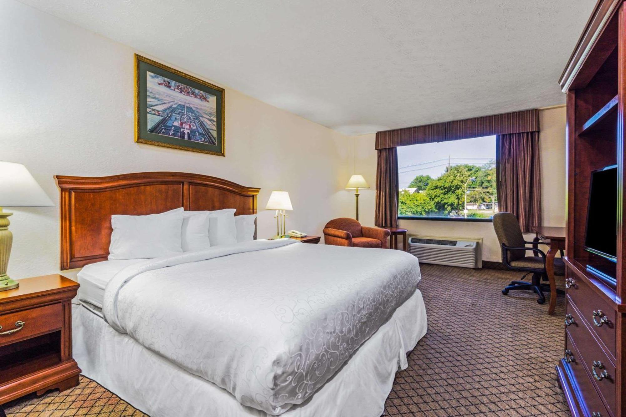 Days By Wyndham Airport
