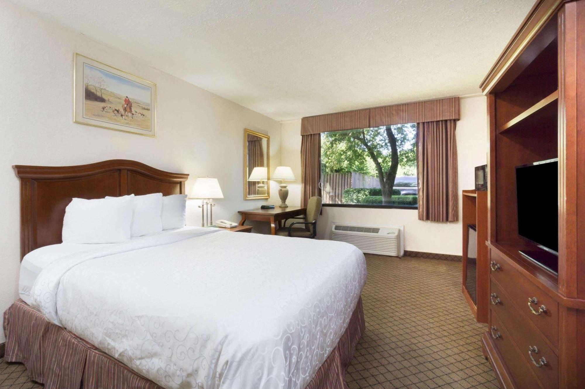 Hotel Days By Wyndham Airport