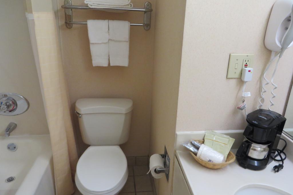 Days By Wyndham Airport 3*