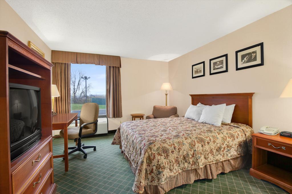Days By Wyndham Airport