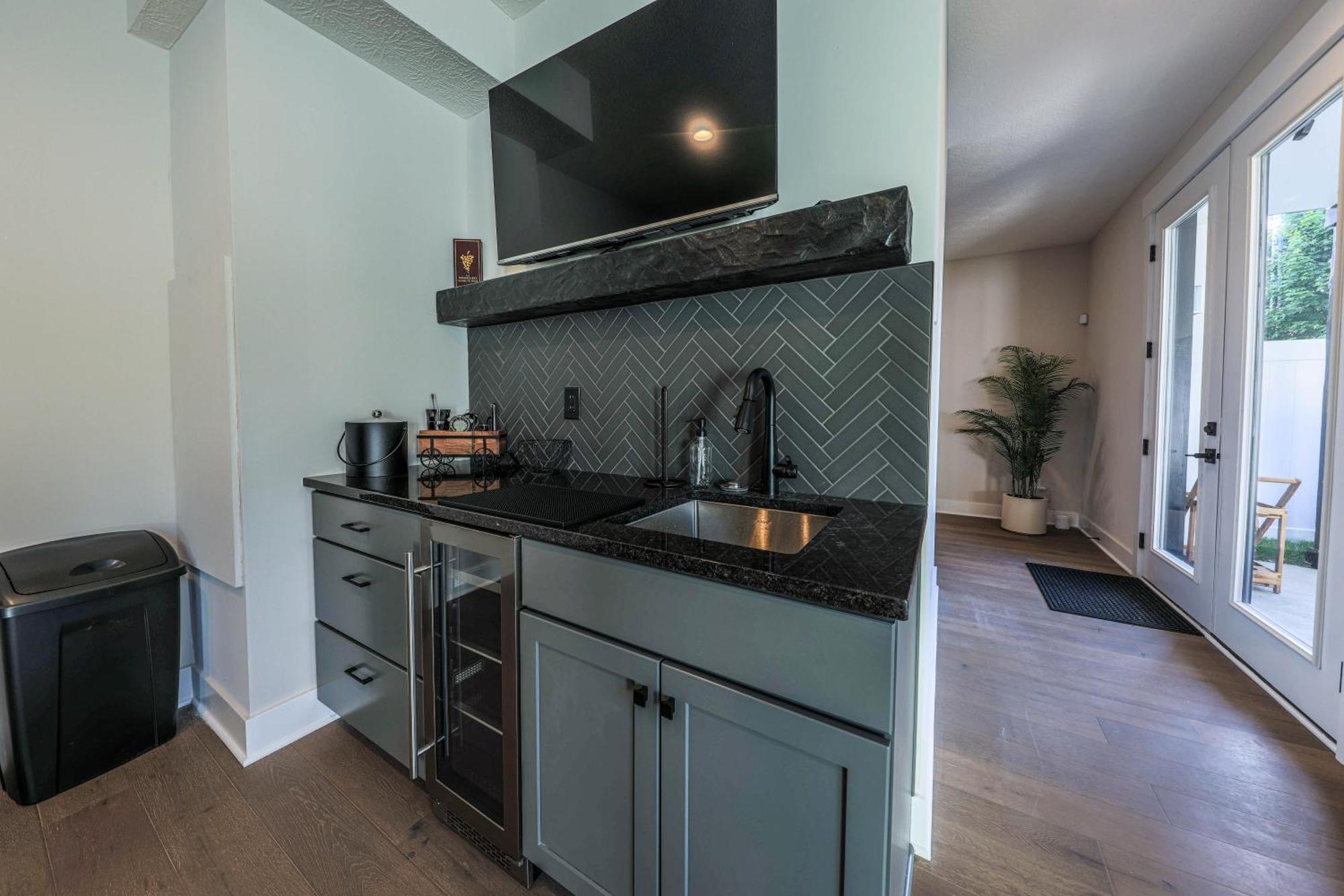 Luxury Getaway At The Village Columbus